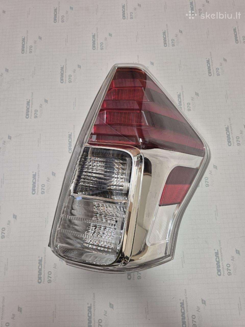 Toyota Prius+ žibintai