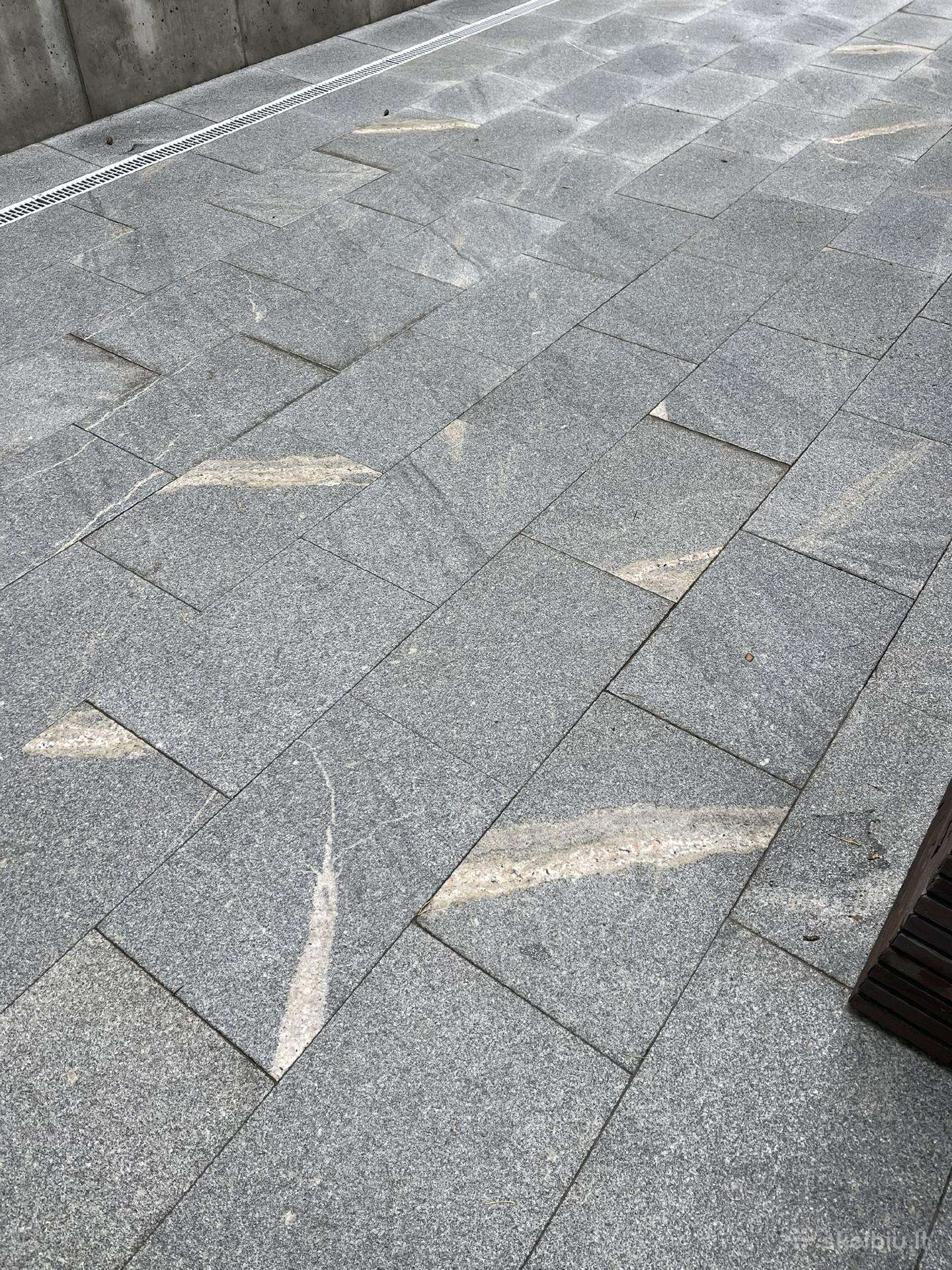Natūralaus granito plokštės 6 cm storio grindiniui