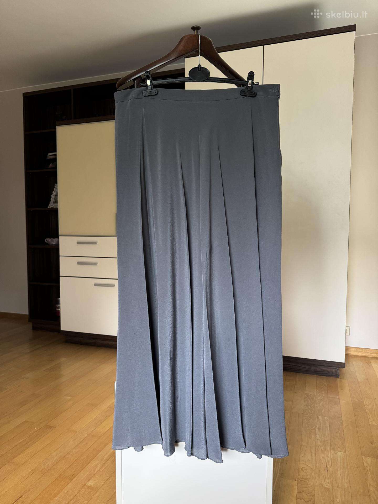 Puošnus pilkas sijonas 46 dydis