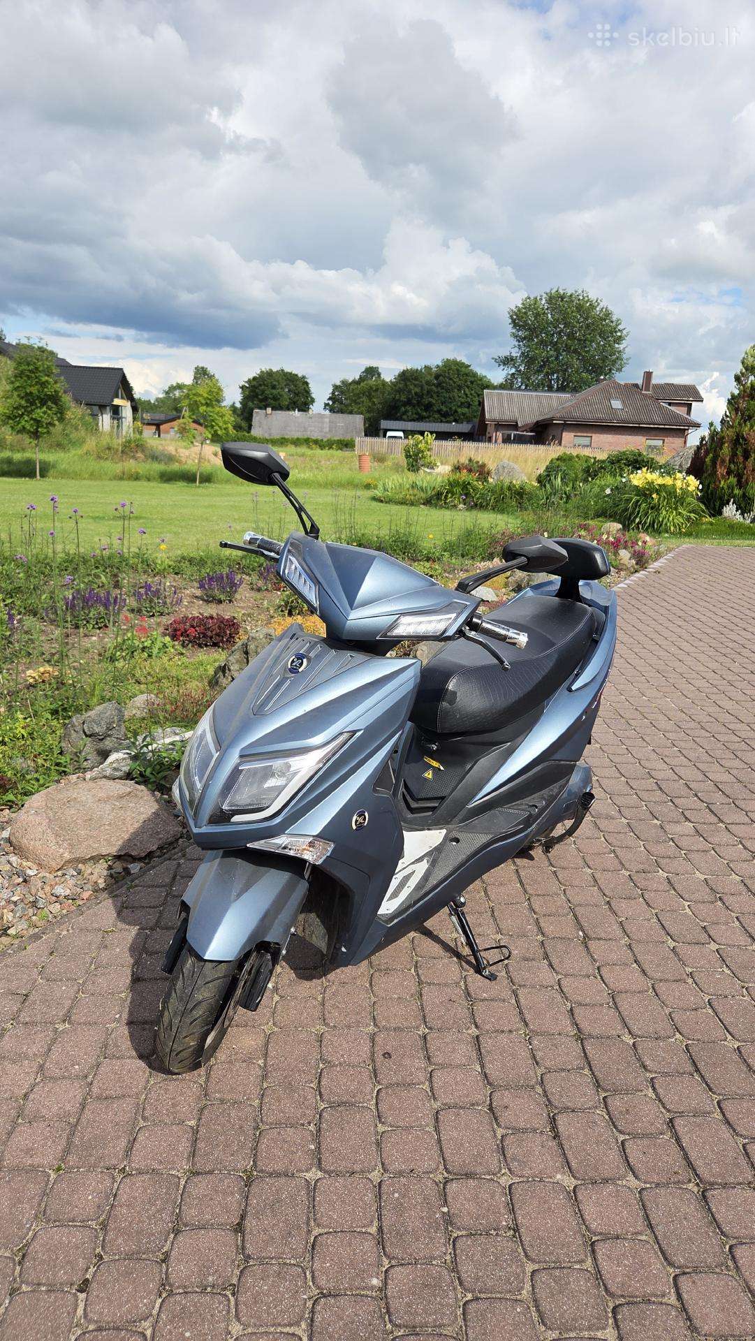 Parduodamas mažai naudotas Sunra motoroleris
