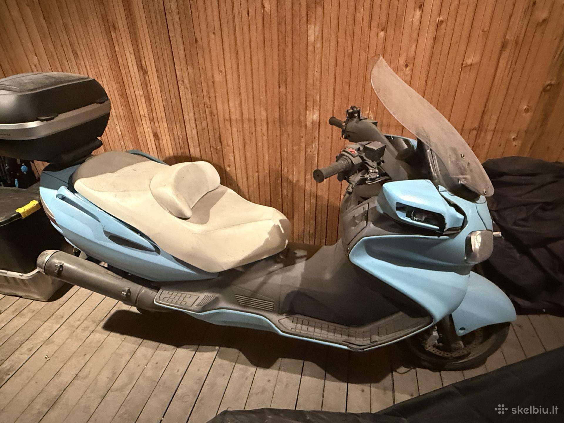 Suzuki Burgman, scooters / mopeds