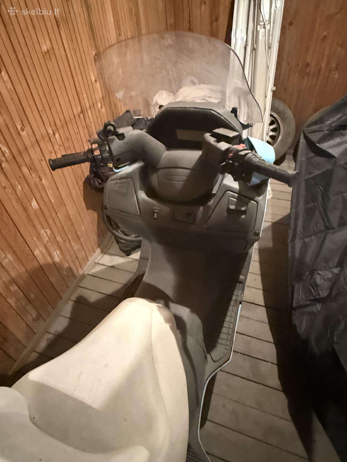 Suzuki Burgman, scooters / mopeds