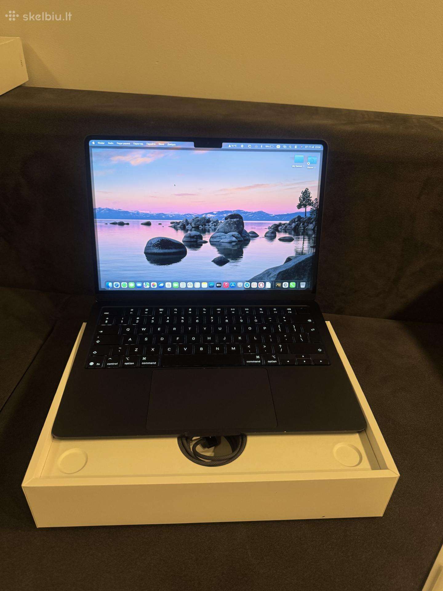 MacBook Air M4 13.6 16 GB memory 256 storage