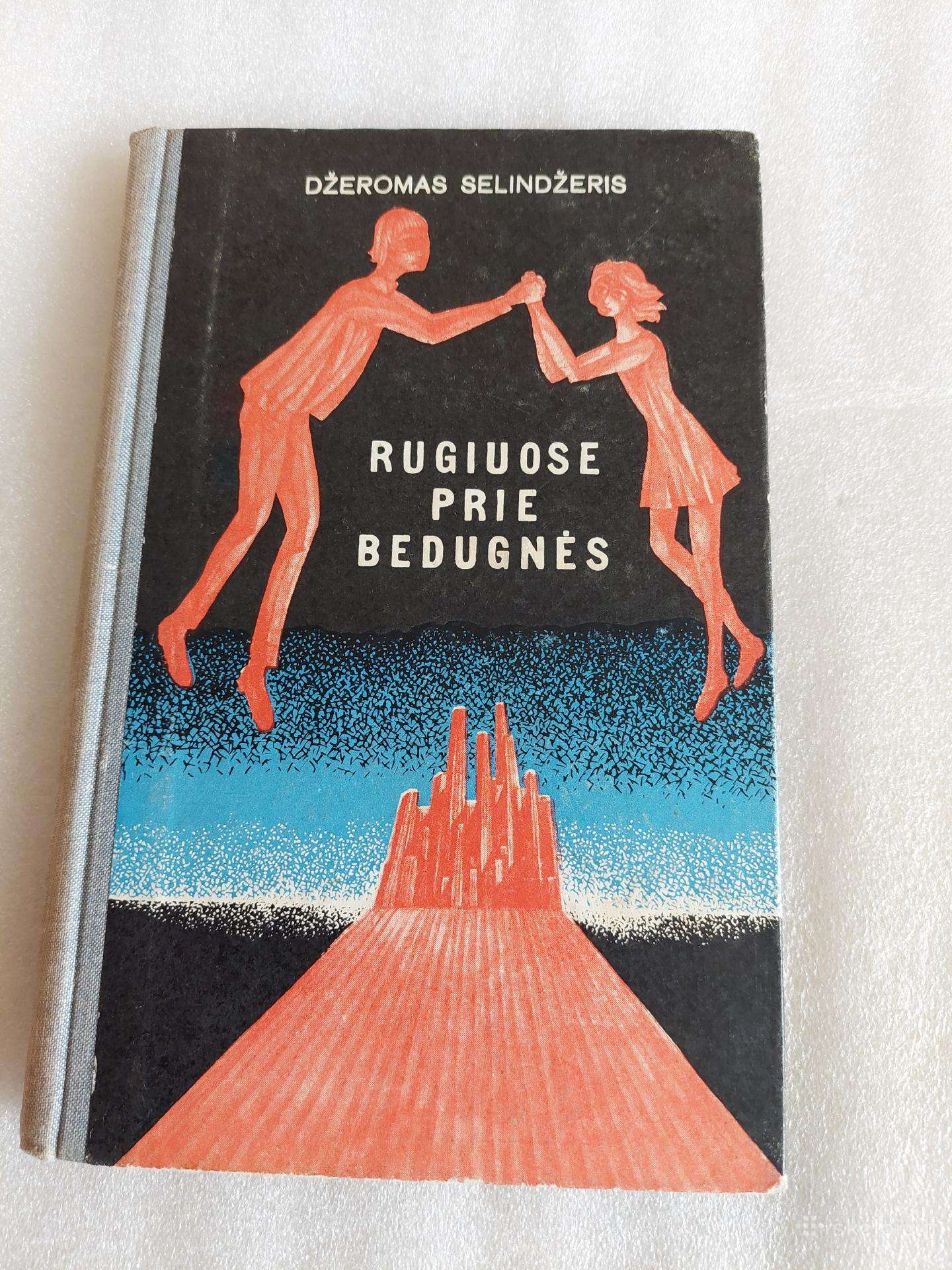 Rugiuose prie bedugnės