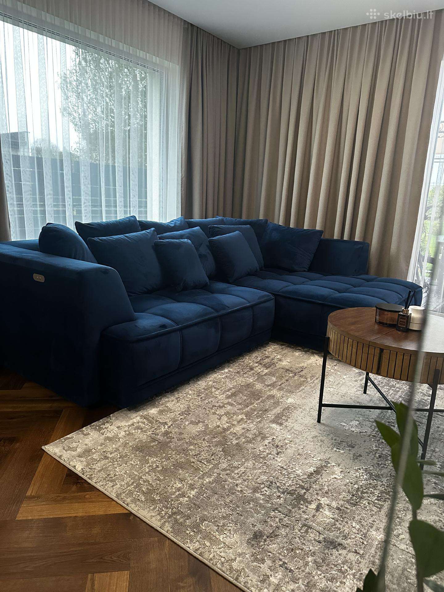 Didele kampine sofa