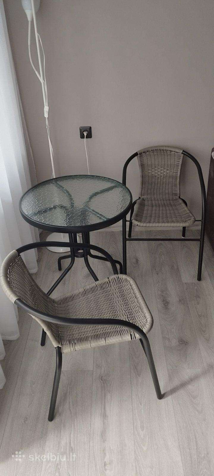 Stalo ir kėdžių komplektas