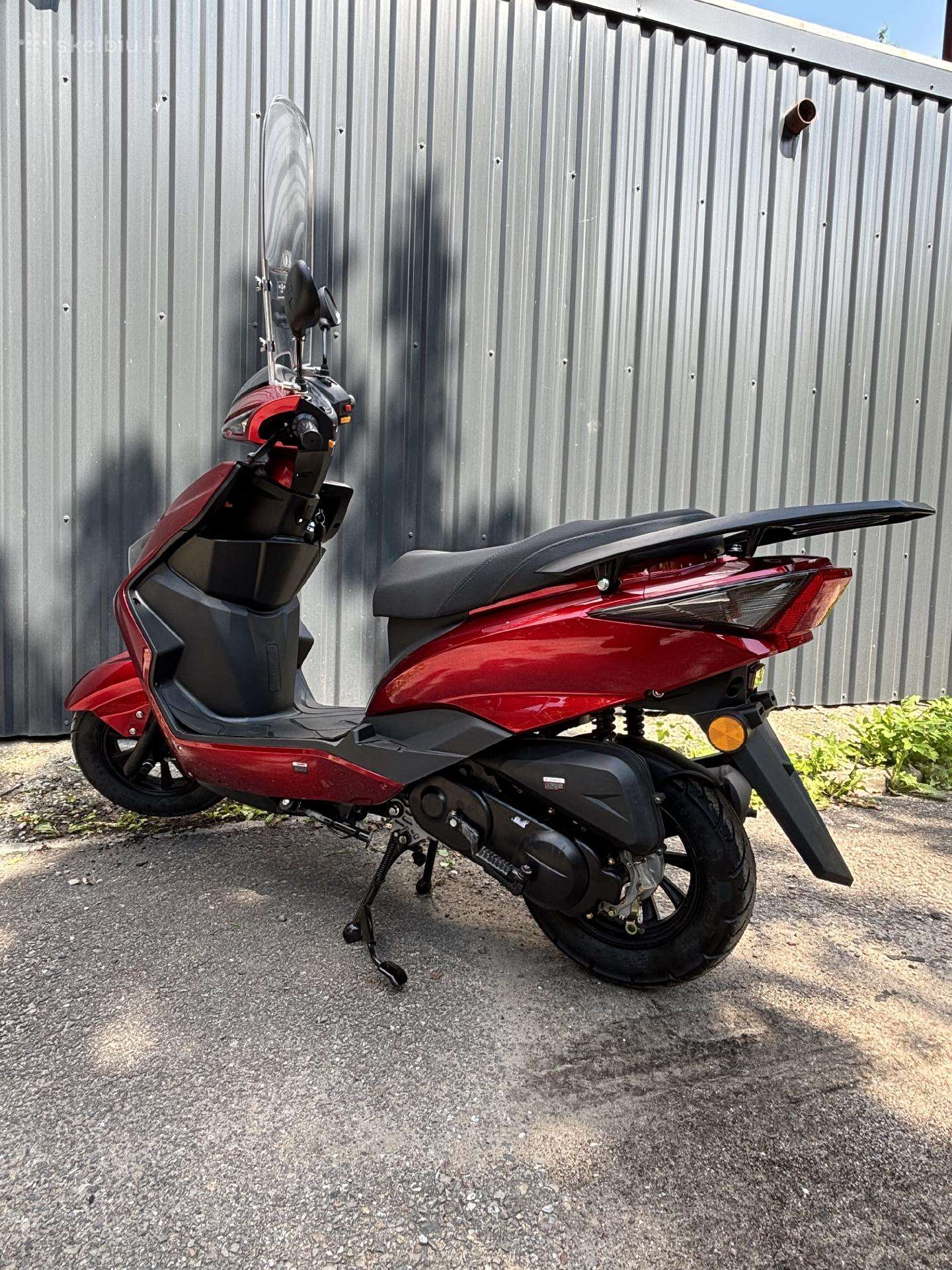 Yamaha Cygnus 49cc, scooters / mopeds