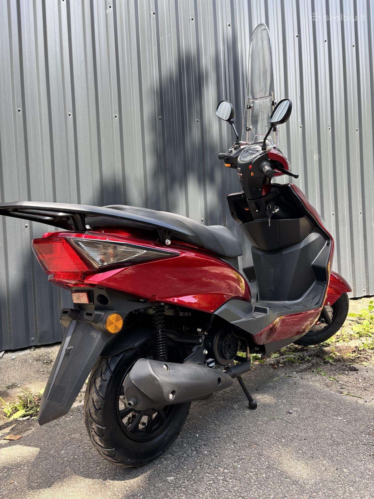 Yamaha Cygnus 49cc, scooters / mopeds