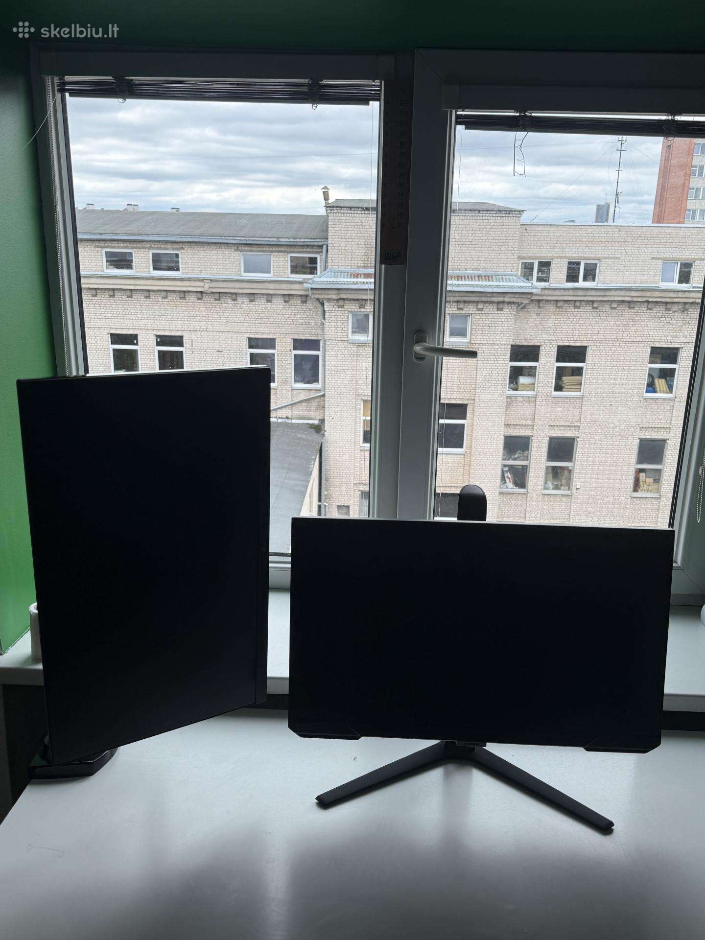Parduodu 2 žaidimų monitorius + Dovana