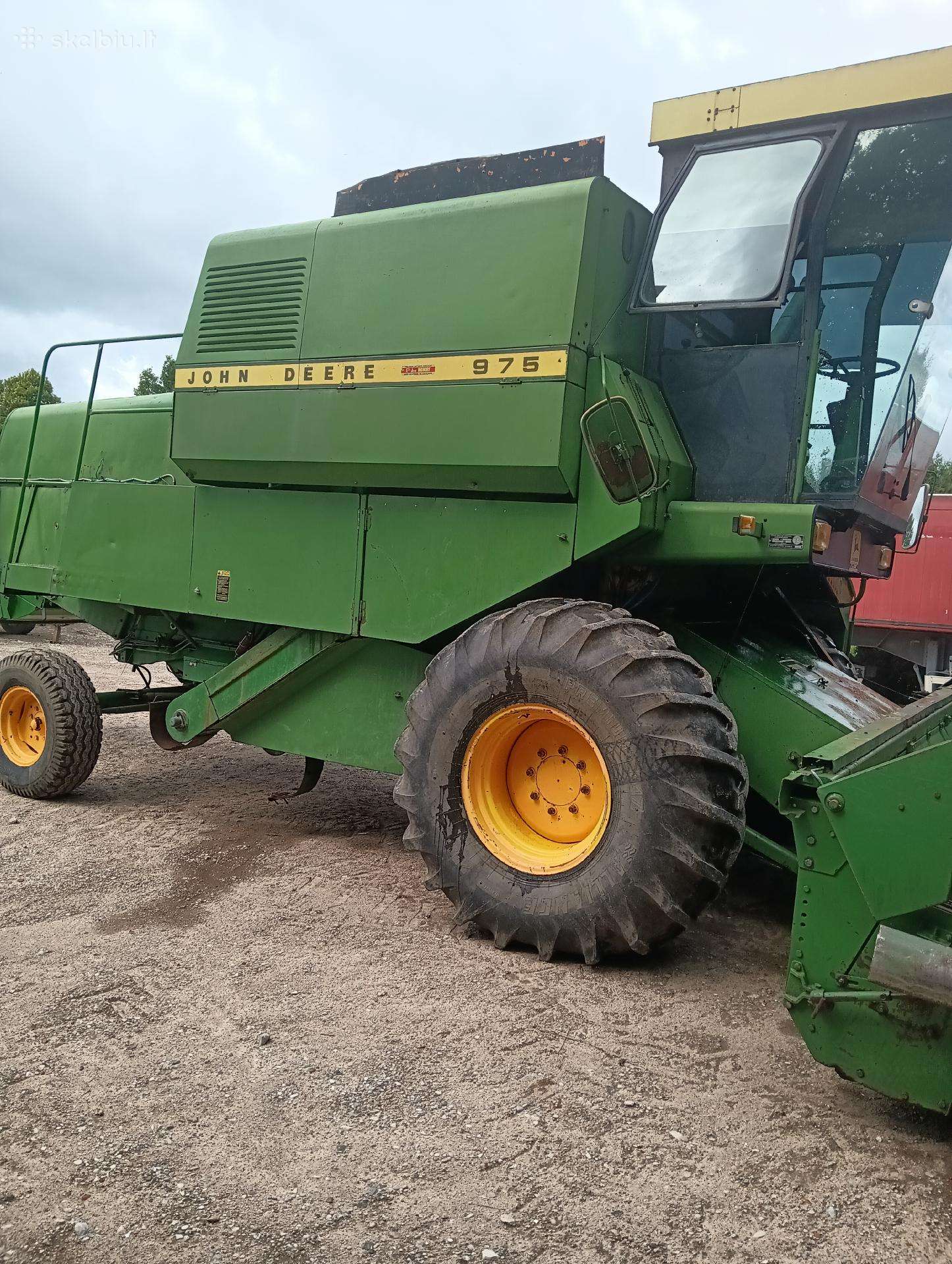 John Deere 975, combine harvesters