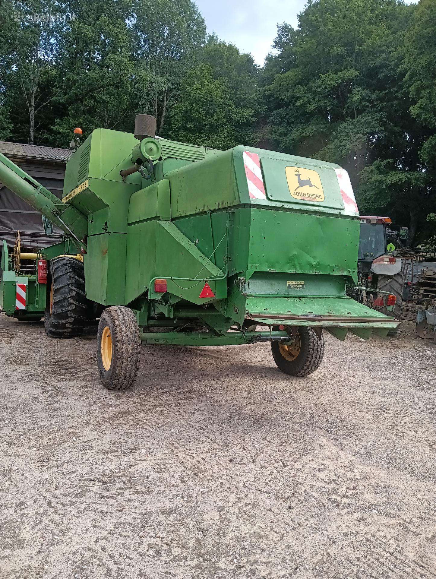 John Deere 975, combine harvesters
