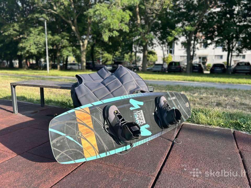 Wakeboarding Liquid Force Eclipse 164 & Peak 6x