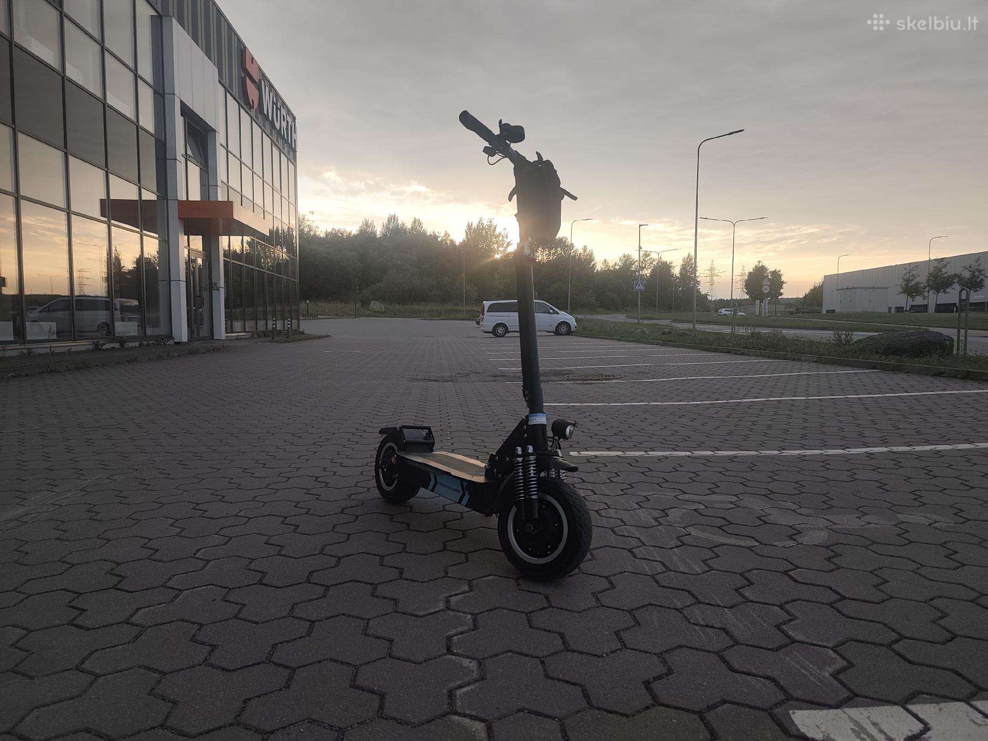 Tne scooter