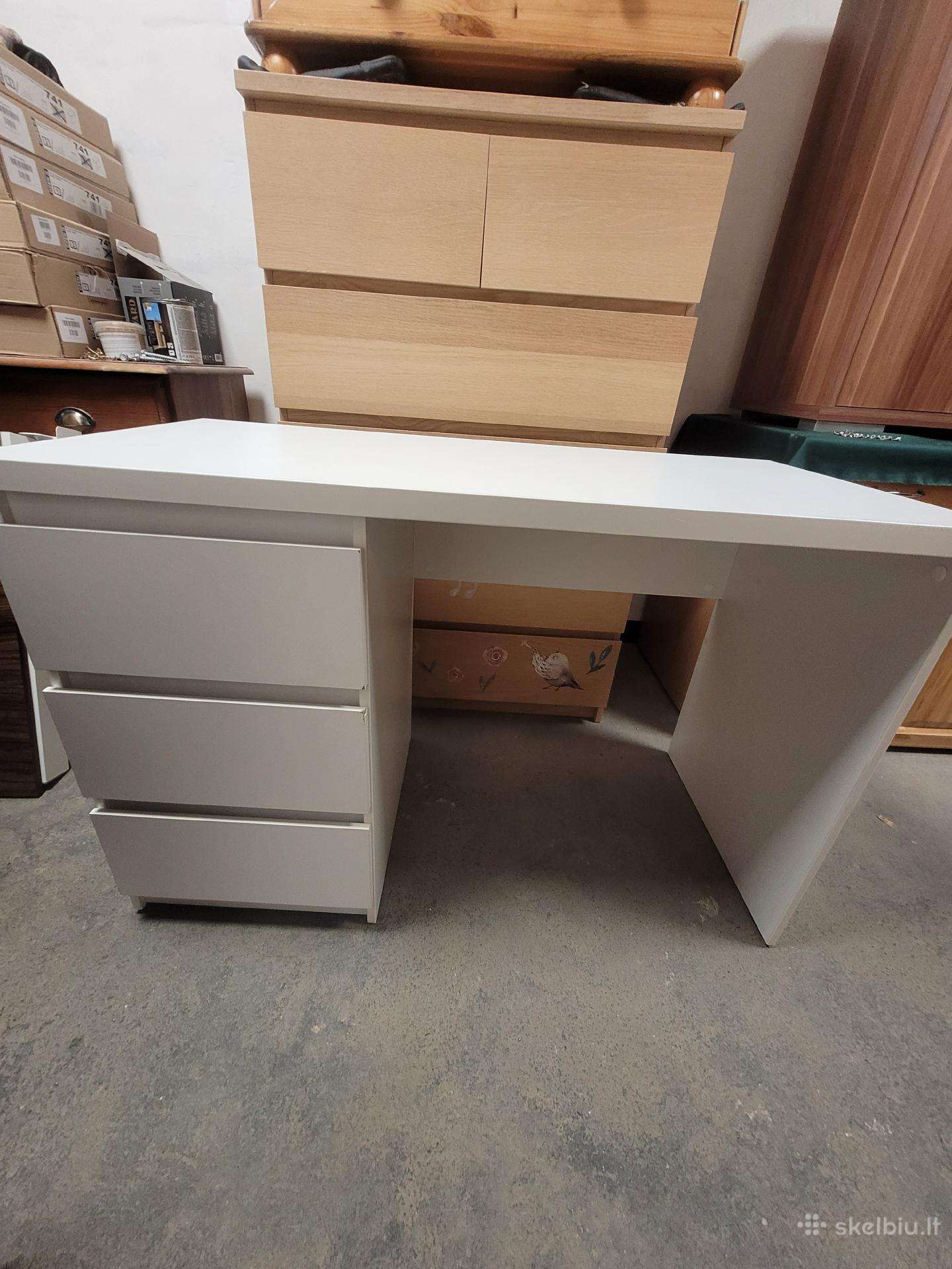 Rašomas stalas