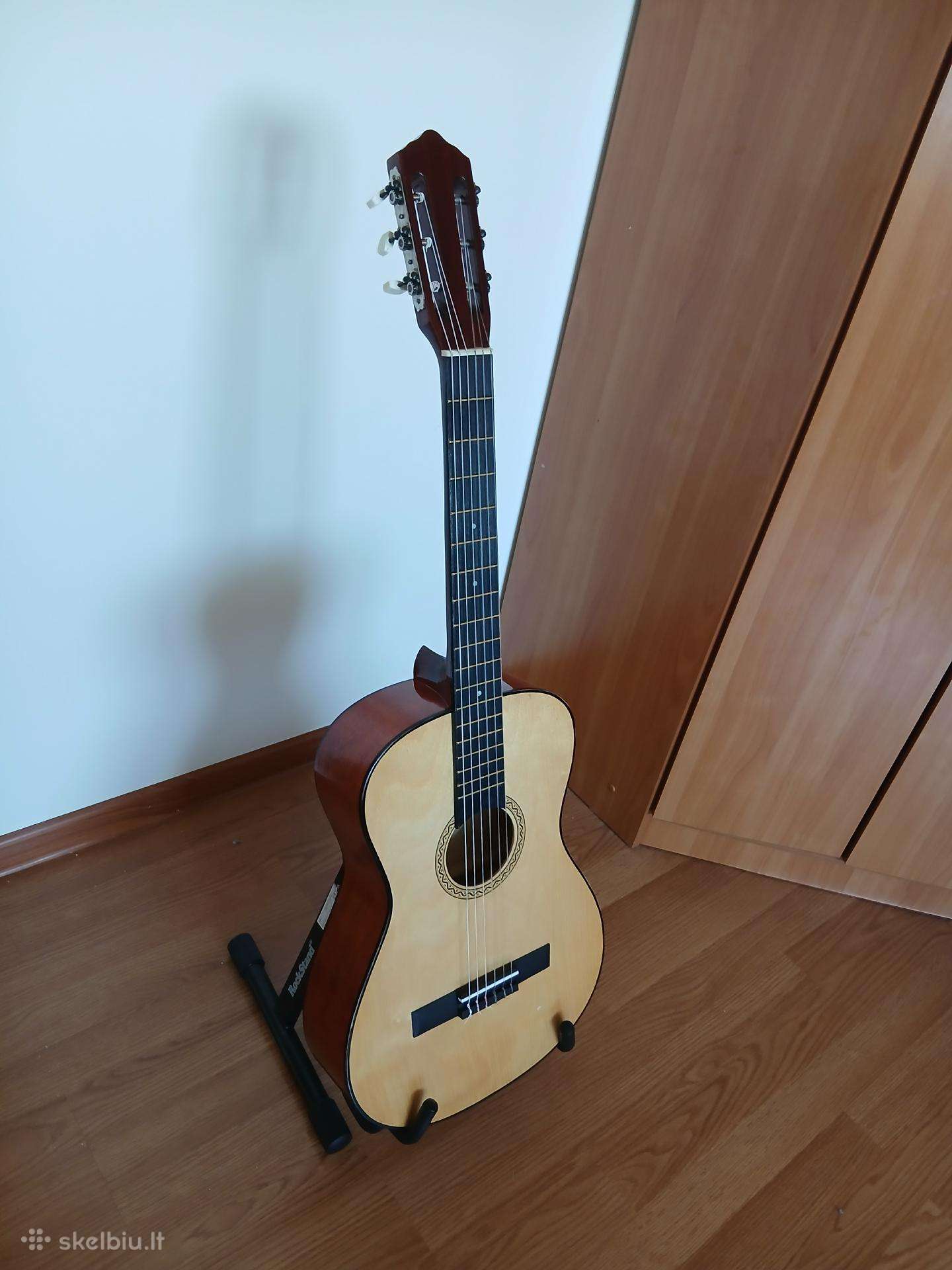 Parduodama klasikinė gitara