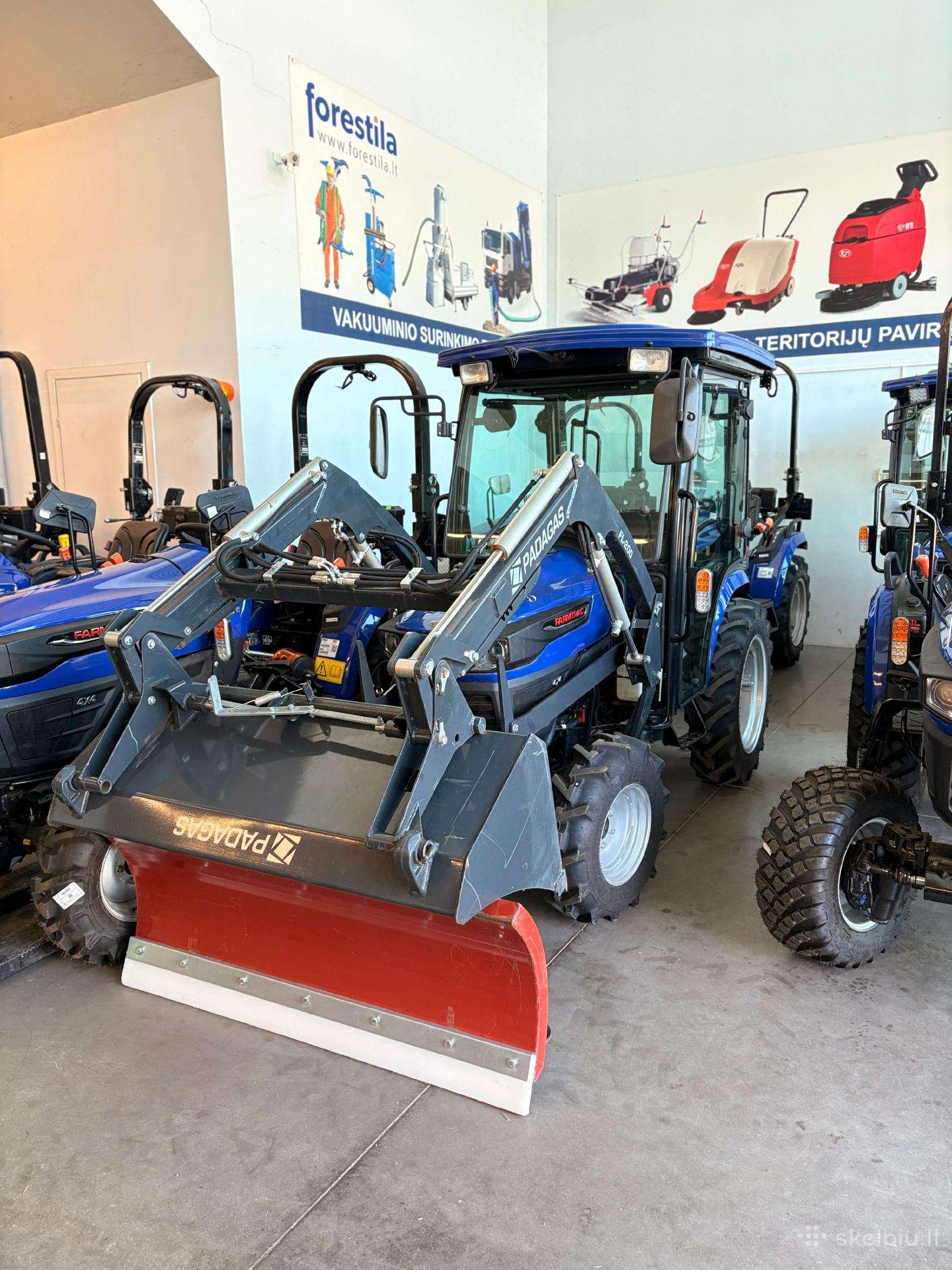 Traktorius Farmtrac 26 su kabina, frontal., peiliu