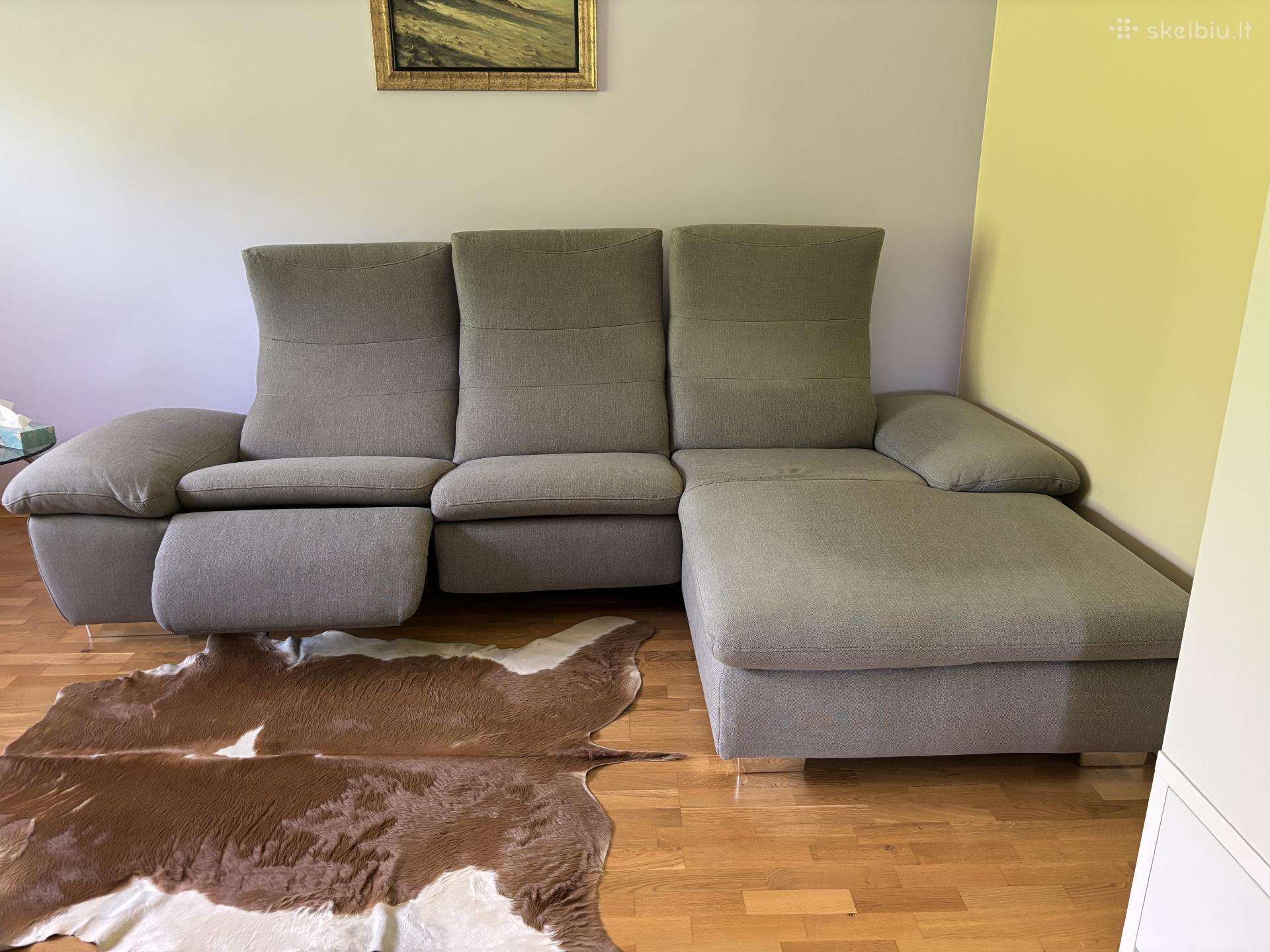 Sofa be miegamos funkcijos, su kojų atlošais