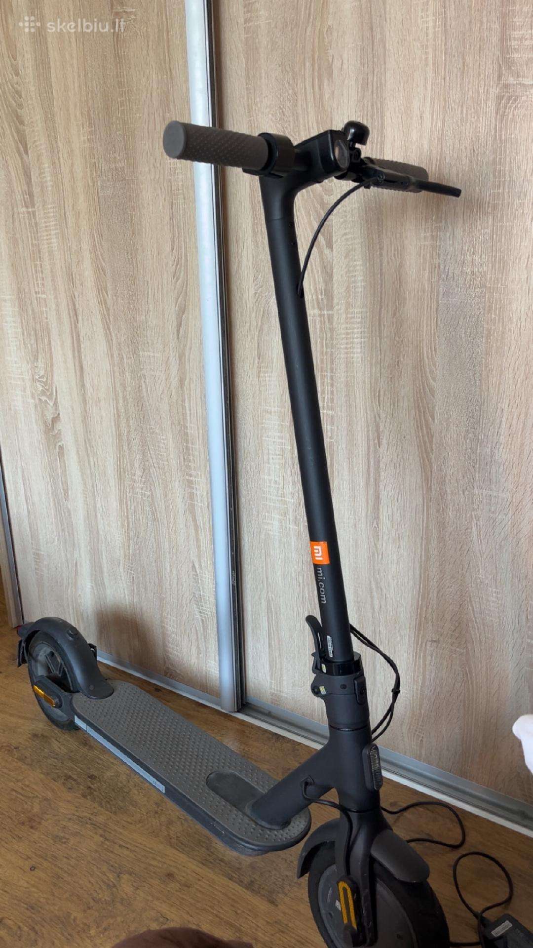 Parduodamas Xiaomi elektrinis paspirtukas.