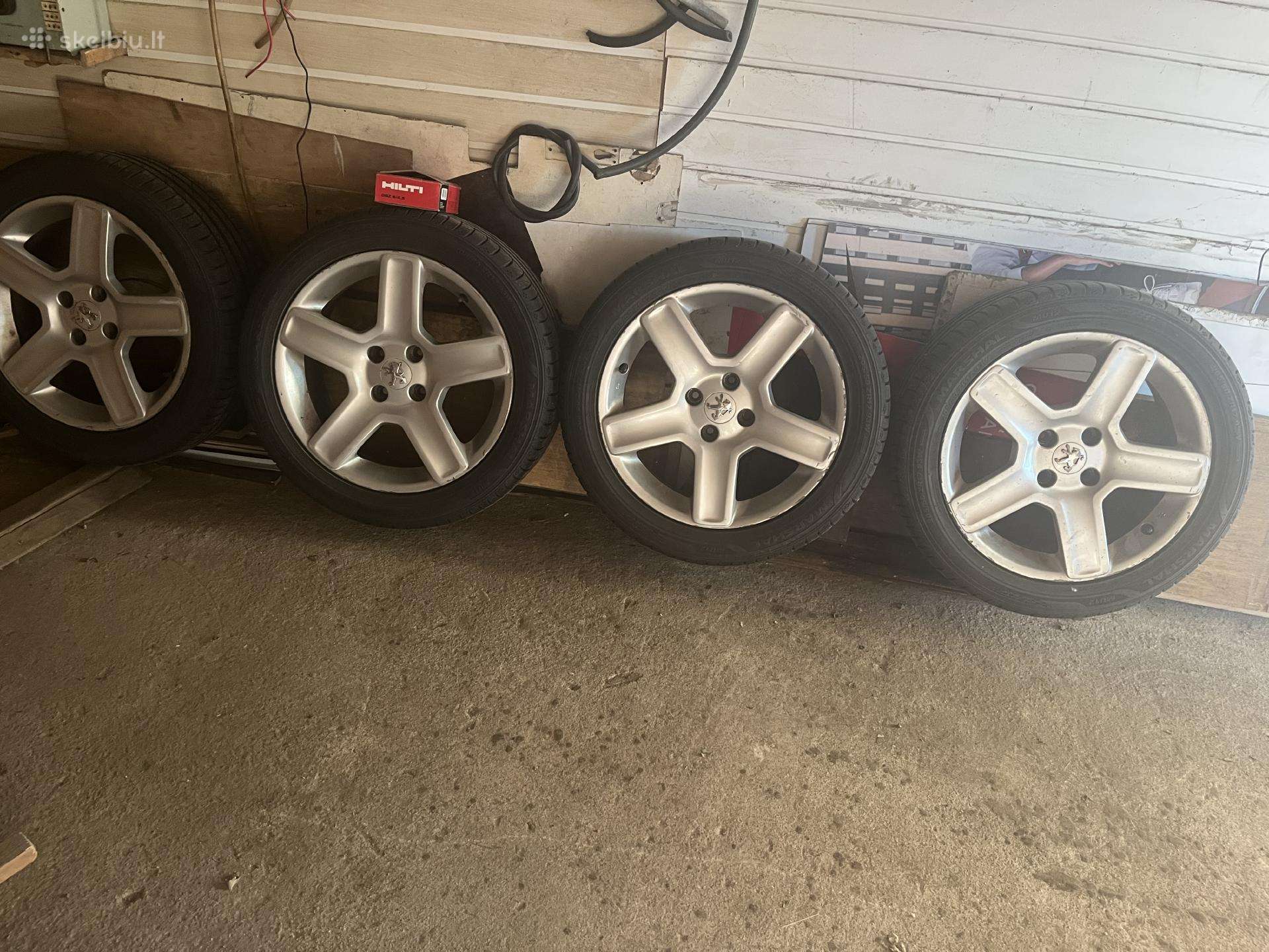 Peugeot R17 originalus su padangom