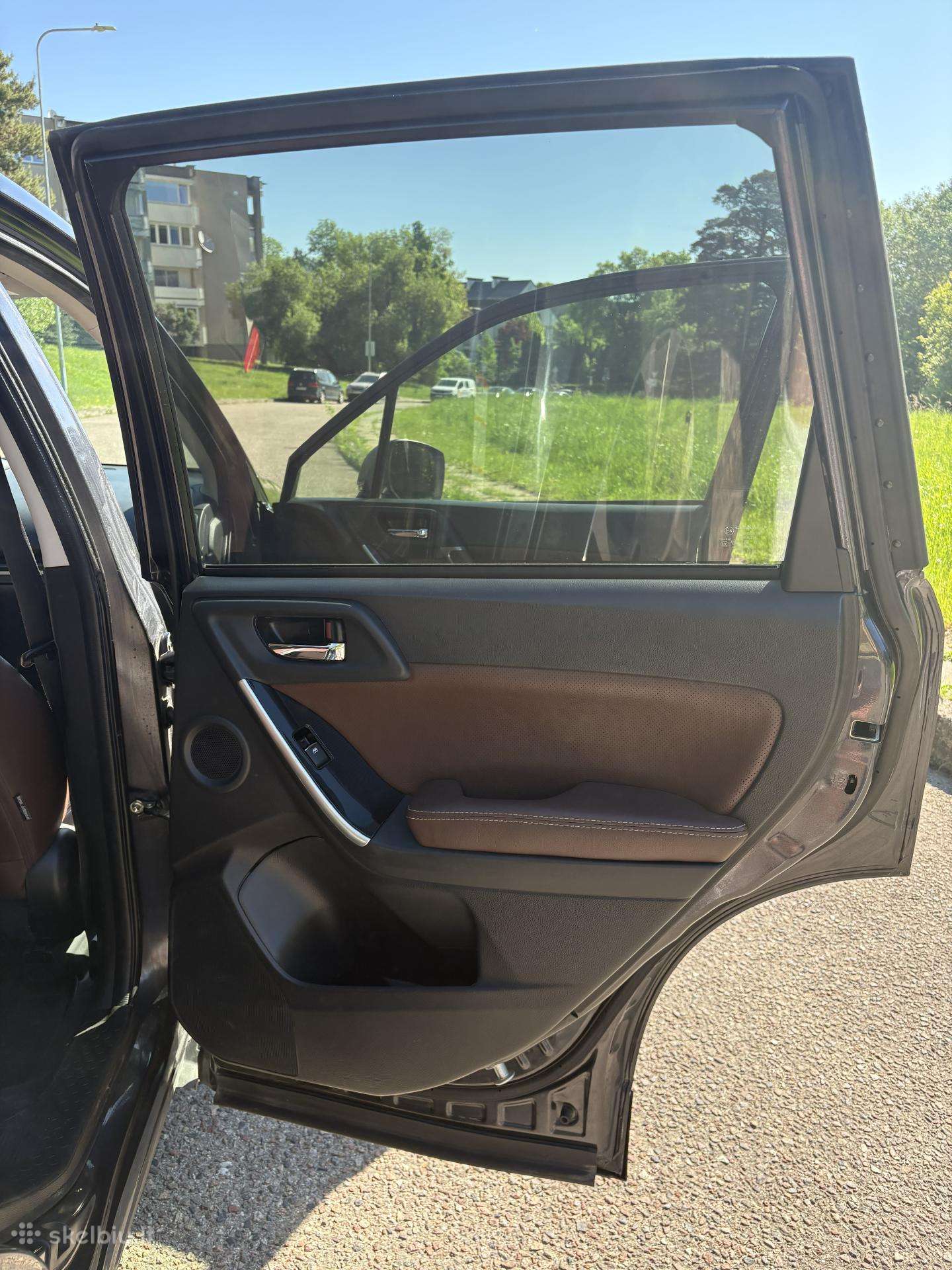 Subaru Forester, 2.0 l., off-road / crossover