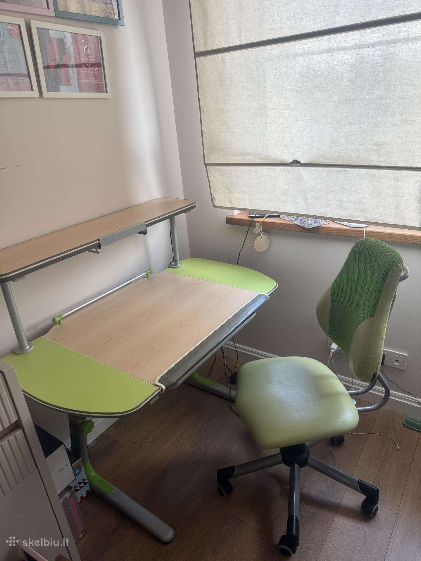 Vaikiškas rašomasis stalas su kede