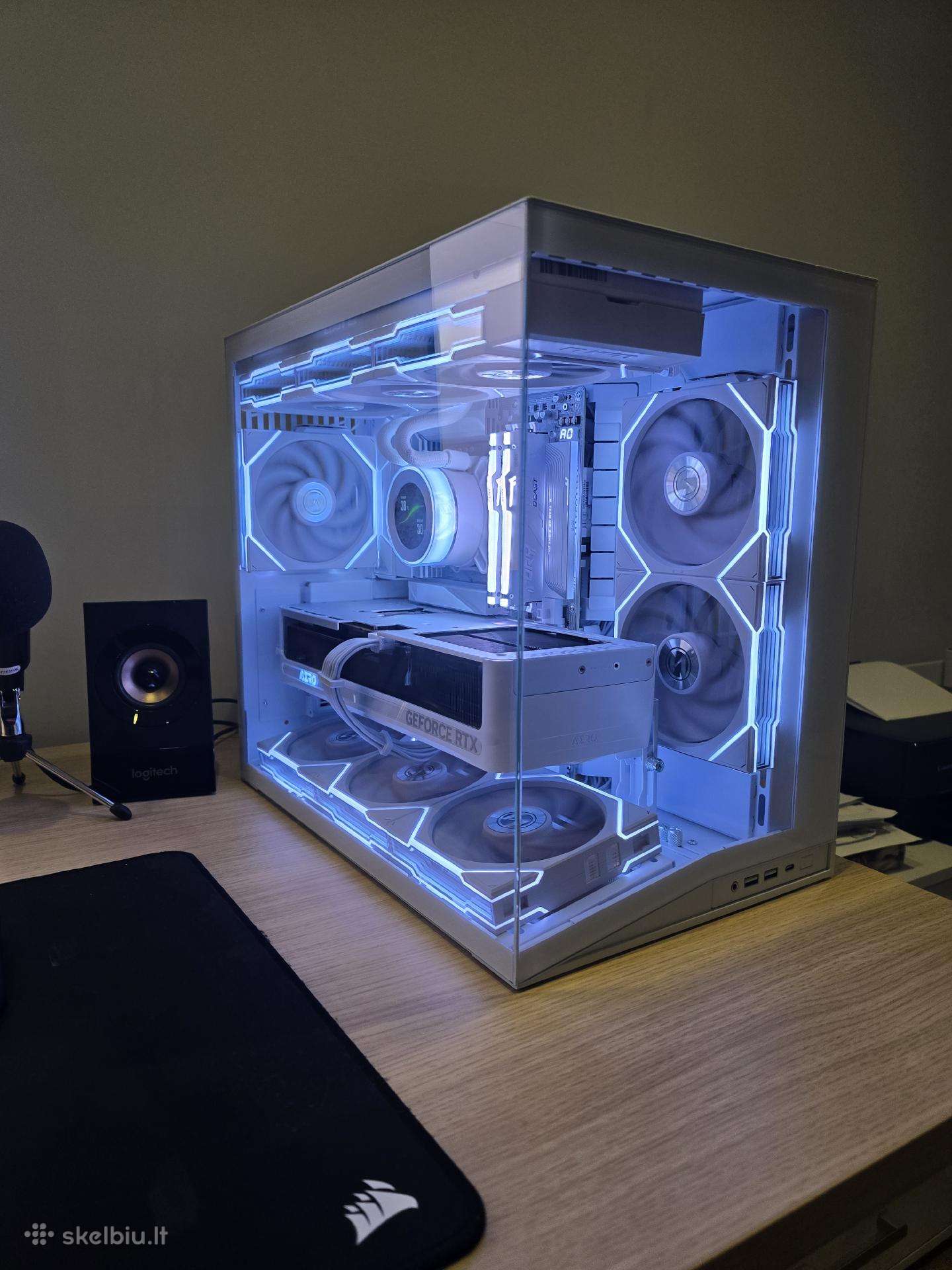 Baltas Lian li 5070 Ti R7 9800x3d arba pagal jus