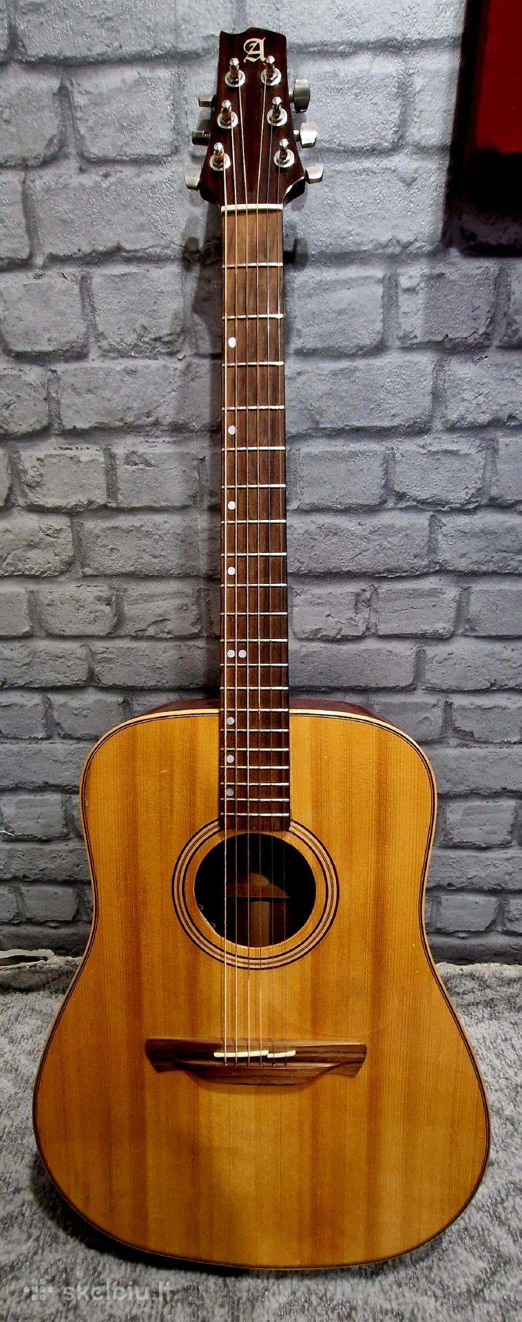 Alhambra akustinė gitara