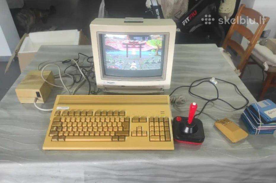 Commodore Amiga 1200 + monitorius 1085s