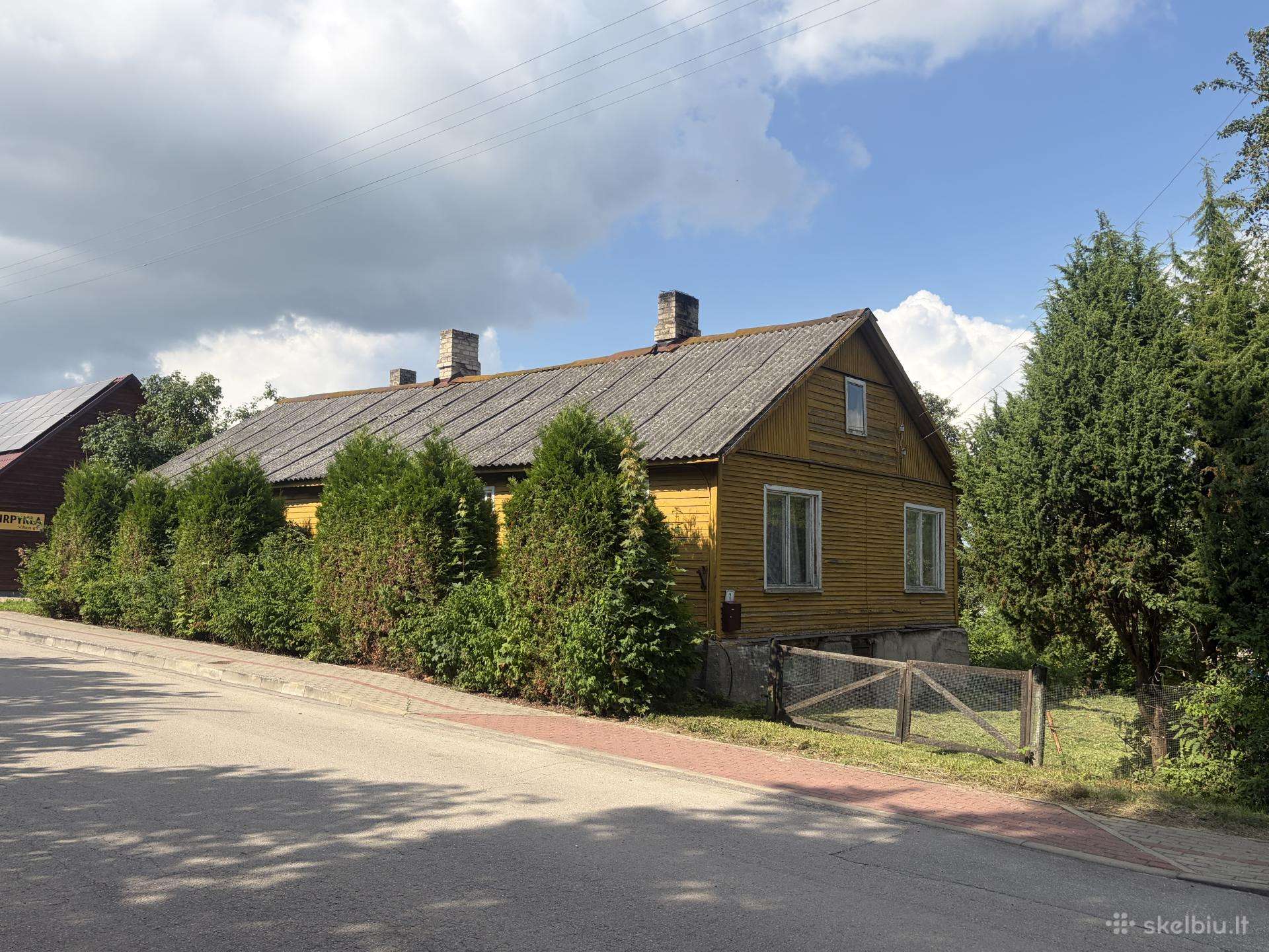 Parduodama Miroslave namo dalis