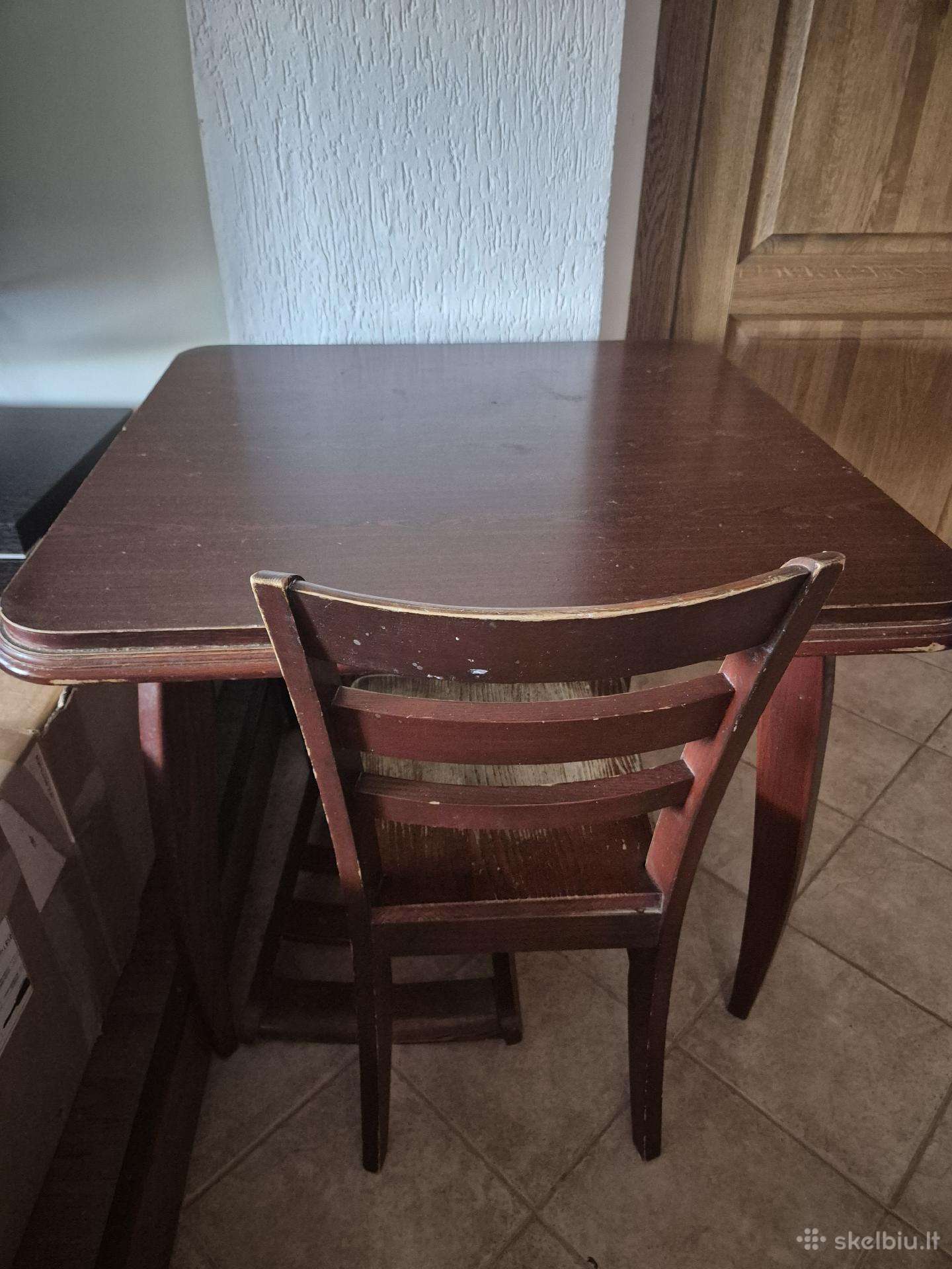 Stalas ir 4 kėdės