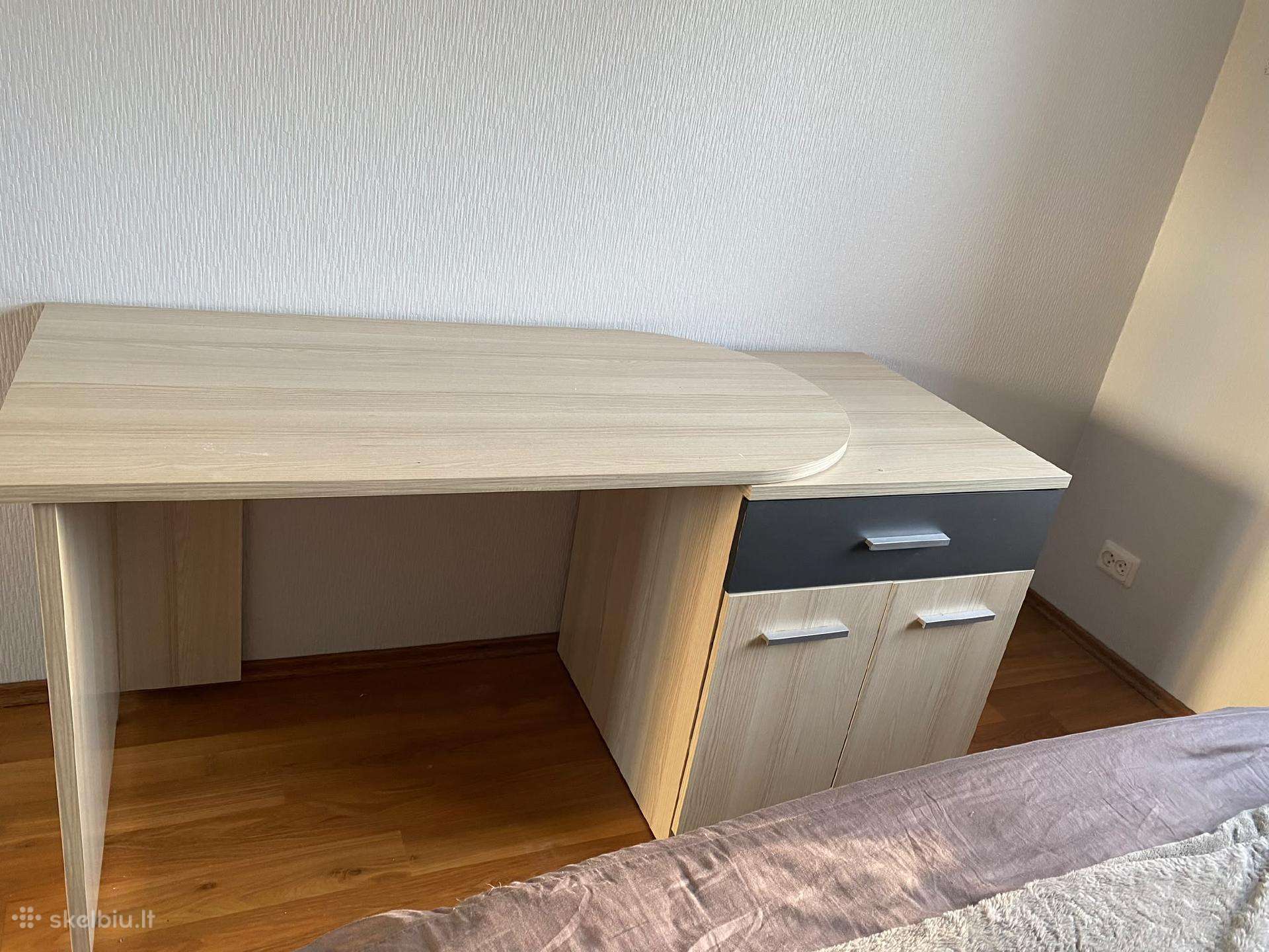 Tvarkingas rašomasis stalas kaip naujas
