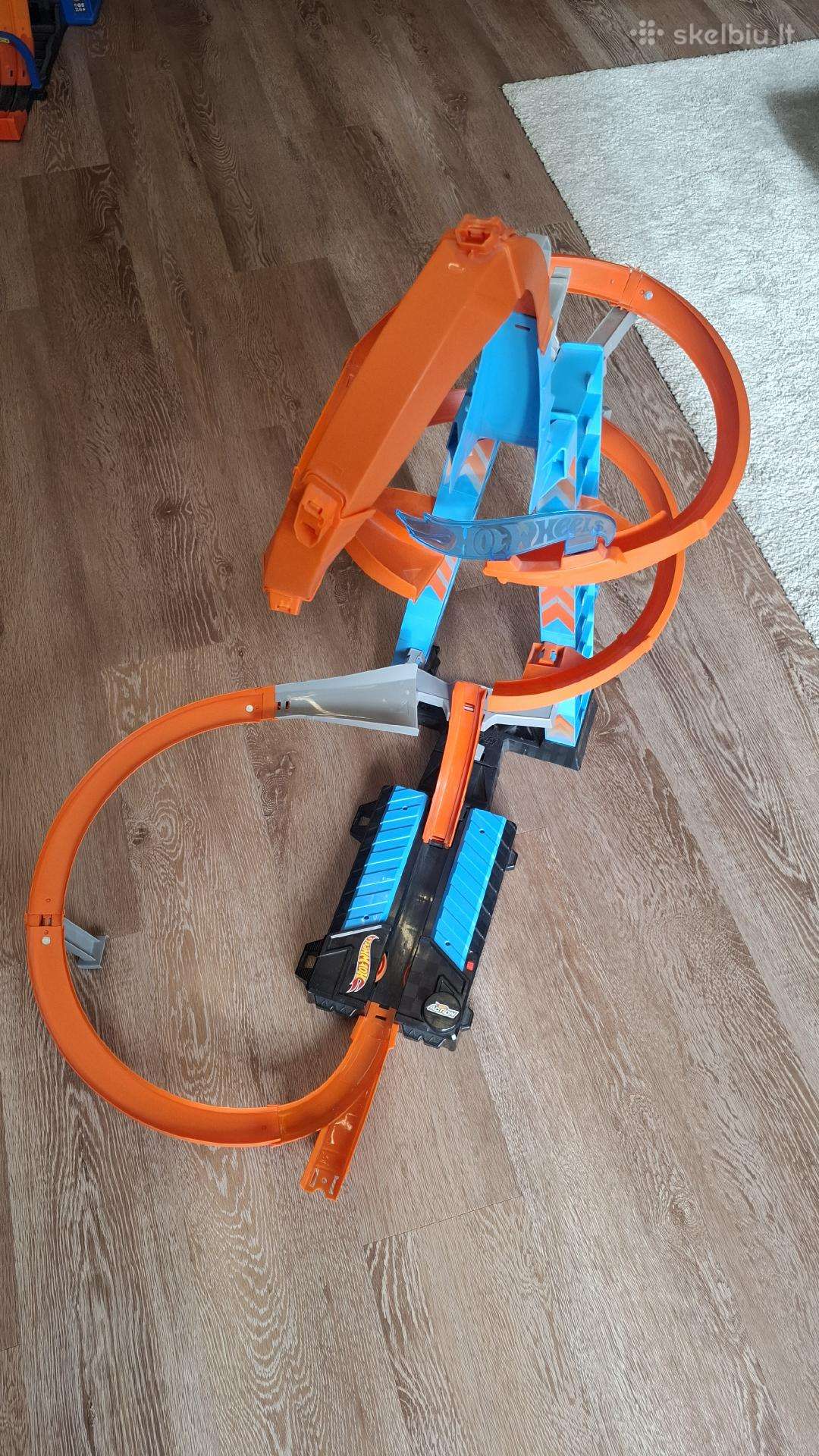 Didelė „Hot Wheels Sky Crash Tower“ trasa su kilpa