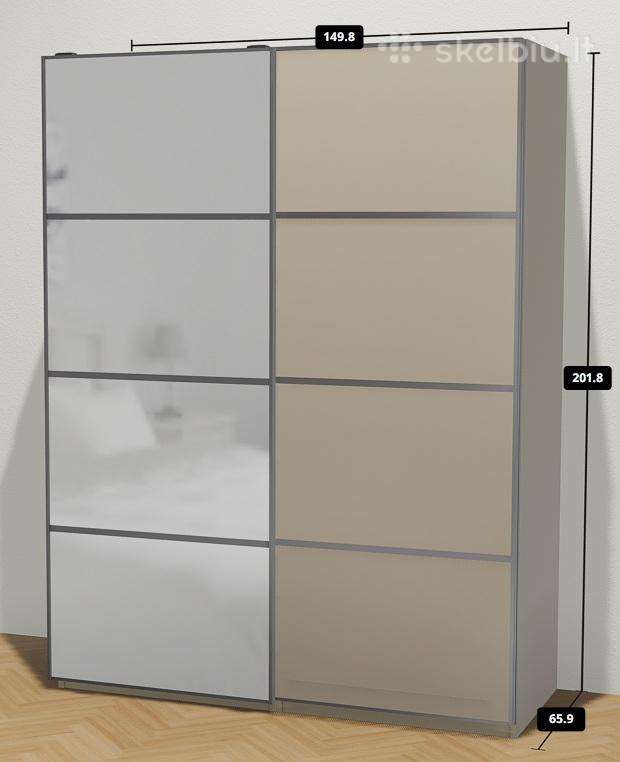 Spinta Ikea su sdumomis durimis.
