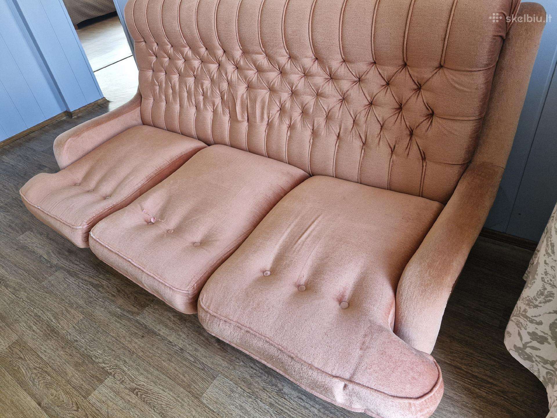 Parduodama sofa.