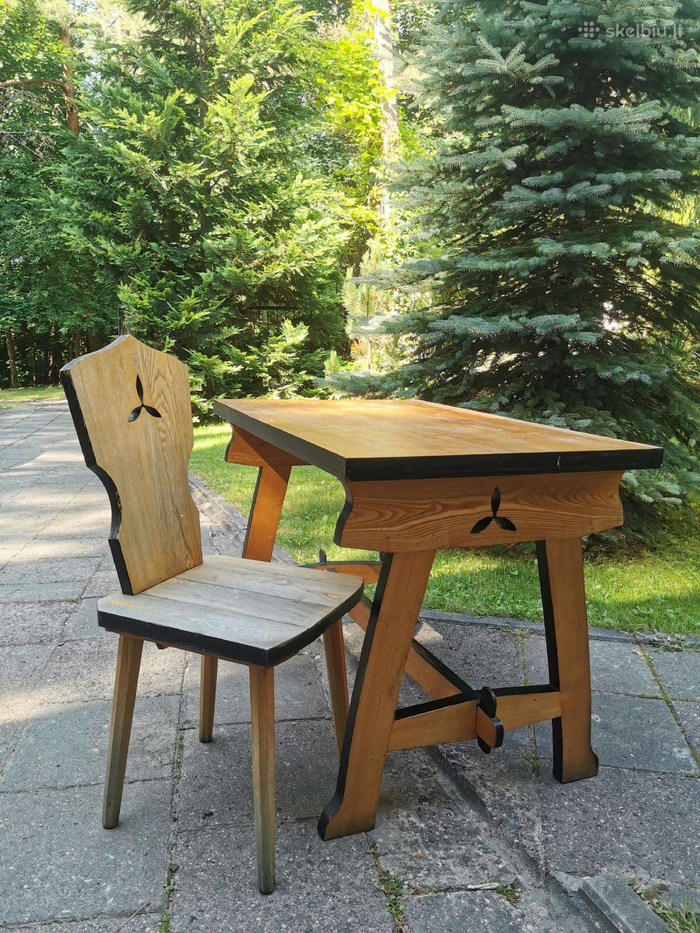 Meistro gamintas 107x70 ąžuolo stalas ir kėdė
