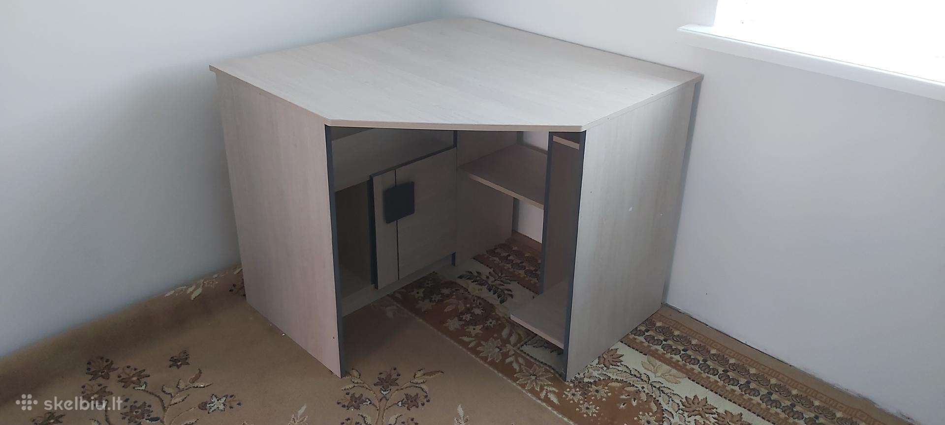 Rašomasis stalas 96 x 96 cm.