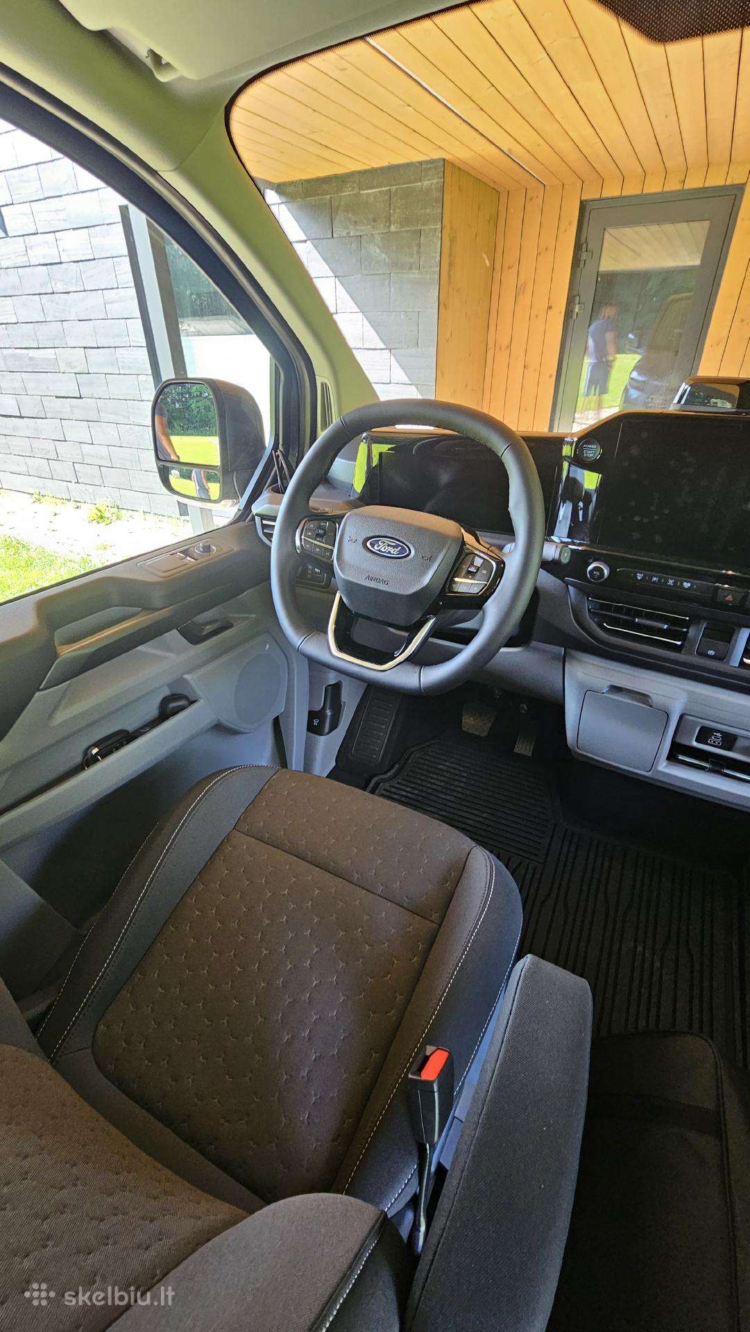 Ford Custom, passenger minibus