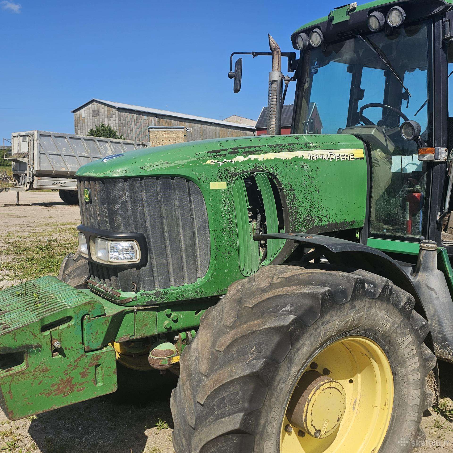John Deere 6520