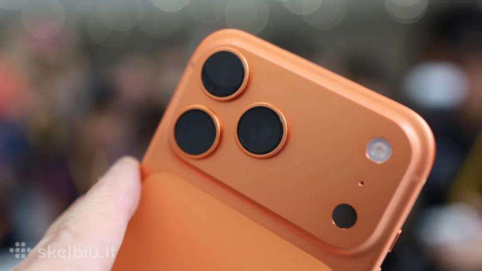 Apple iPhone 17 Pro, Cosmic Orange