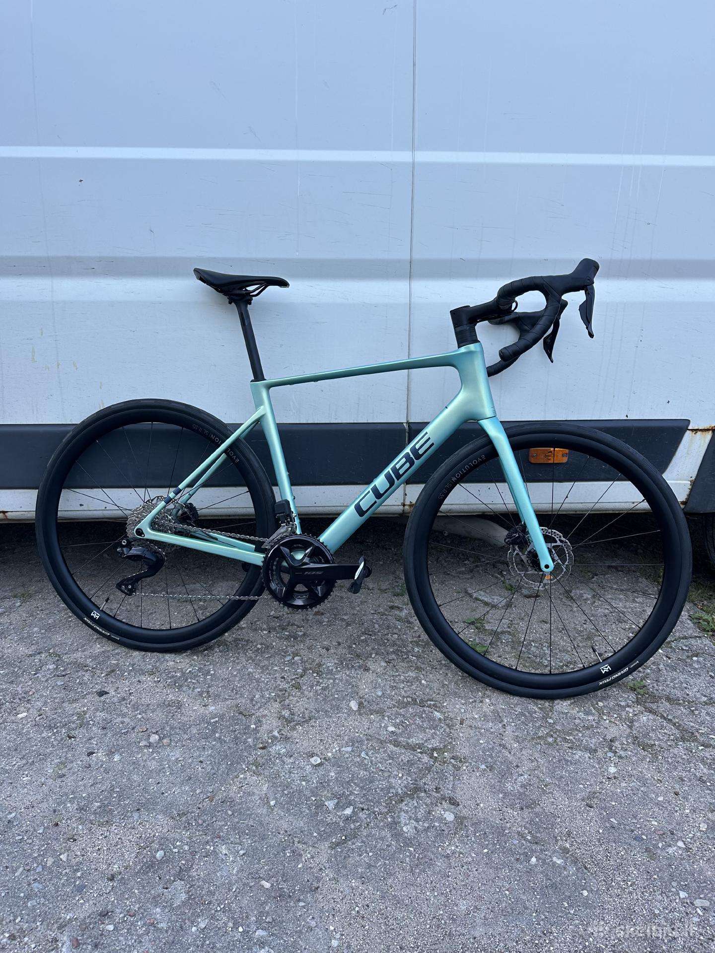 Cube carbon, 56 dydis, 2x12 shimano 105 di2, 2025m