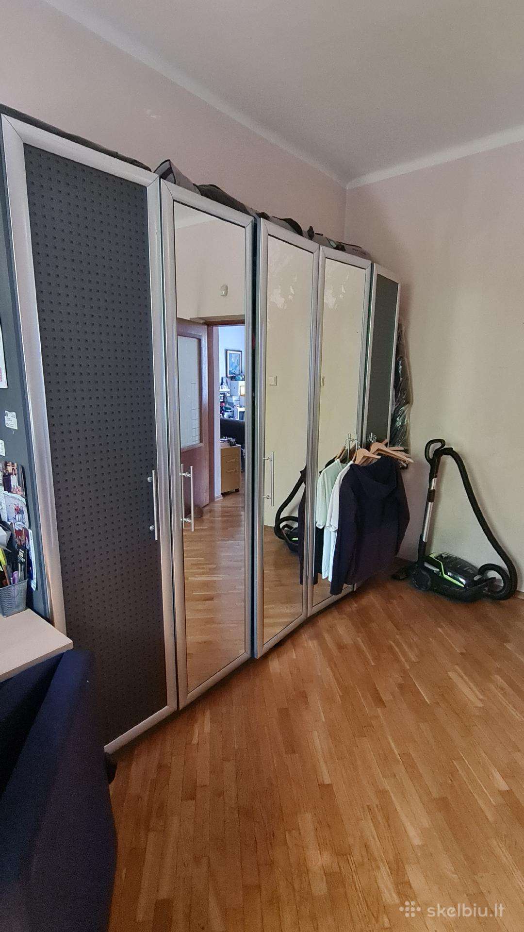 Parduodu spintą [pasiimti patiems]