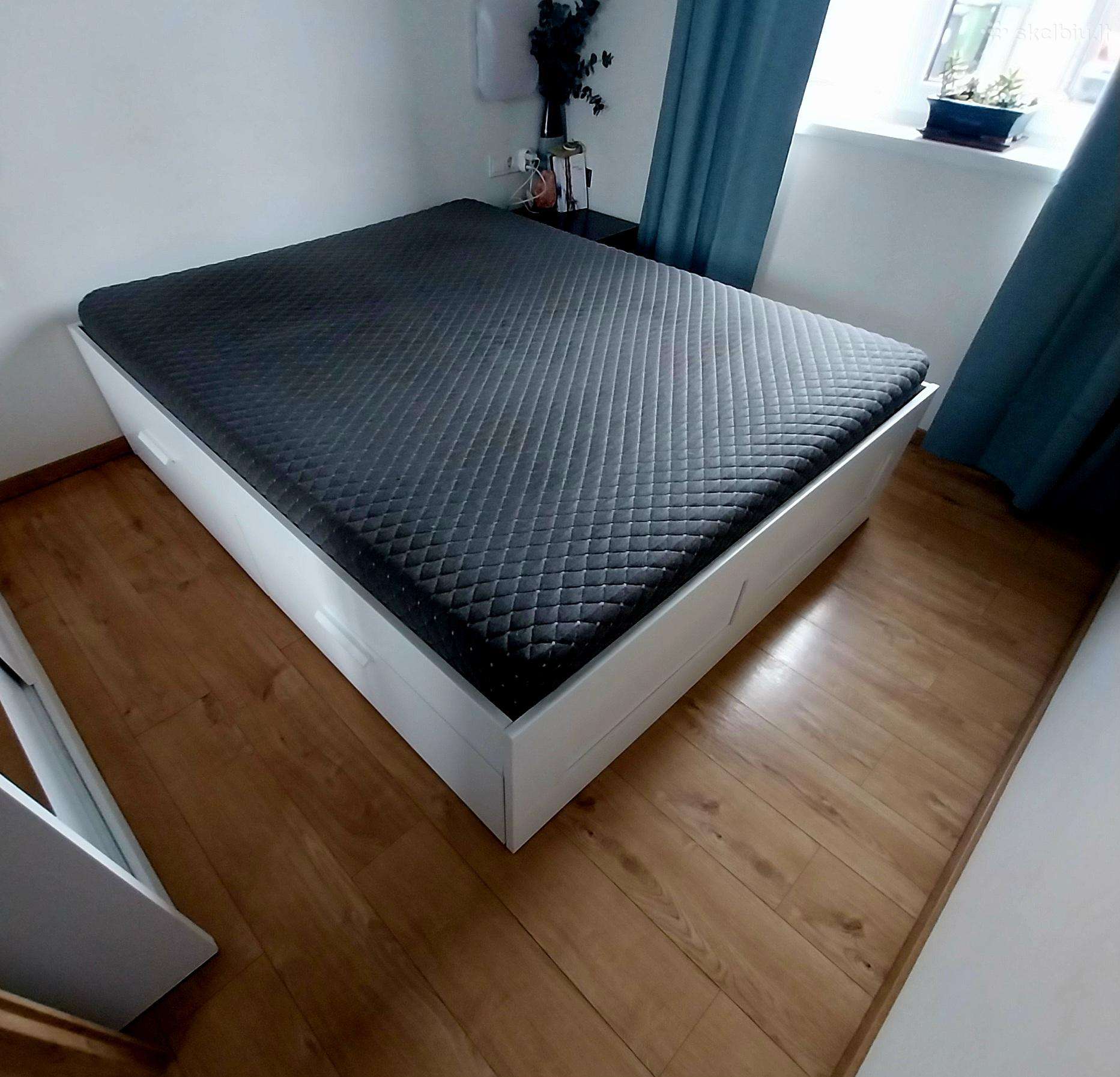 Lova su čiužiniu 160/200