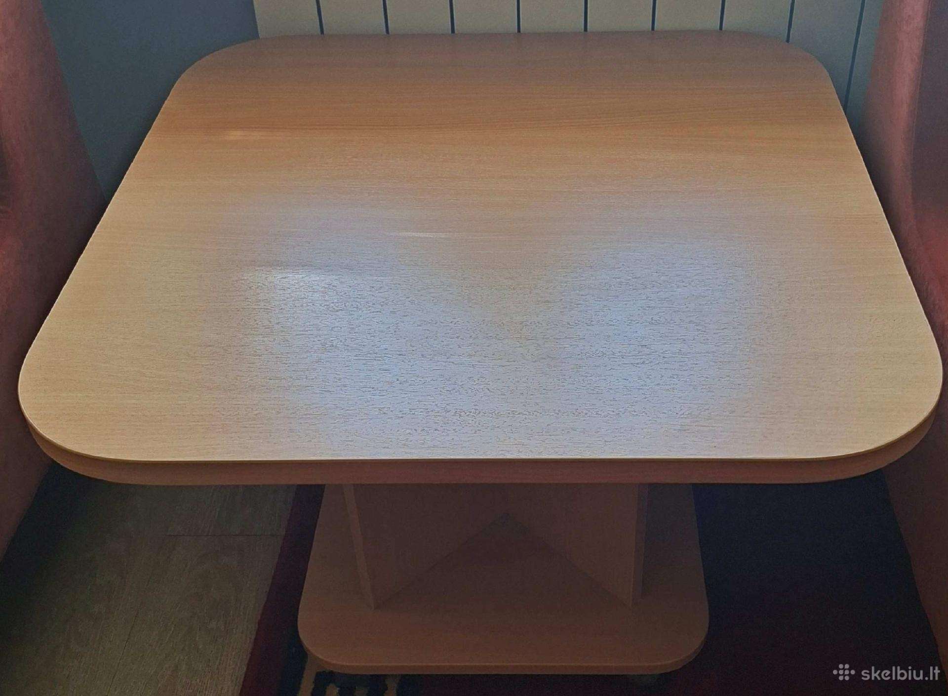 Dovanoju staliuką