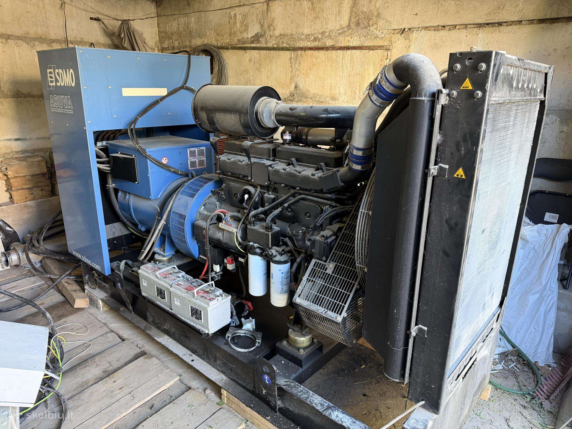 Parduodu 220kw dyzelini elektros generatoriu