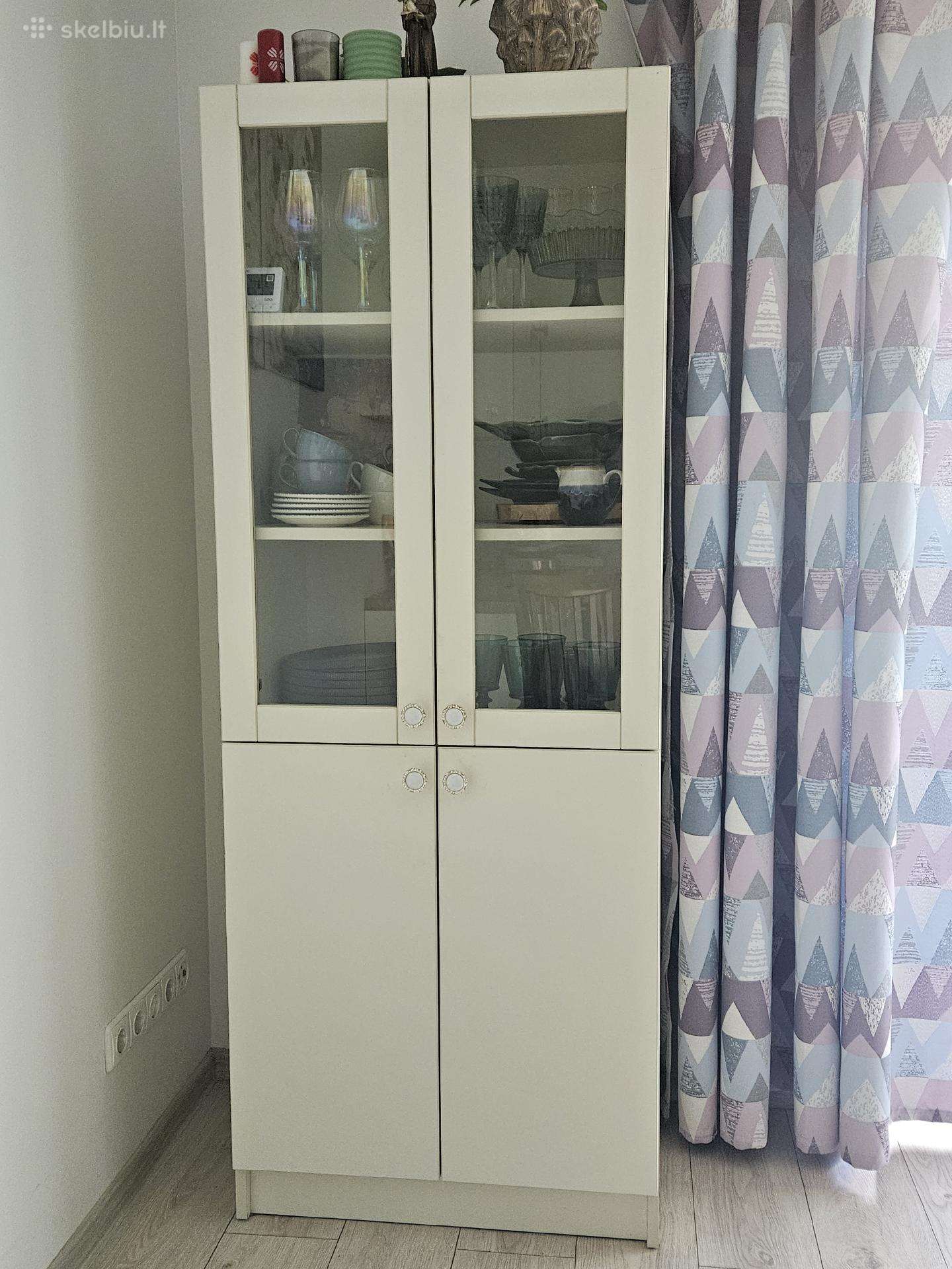 Parduodamas virtuvinis su buitine technika