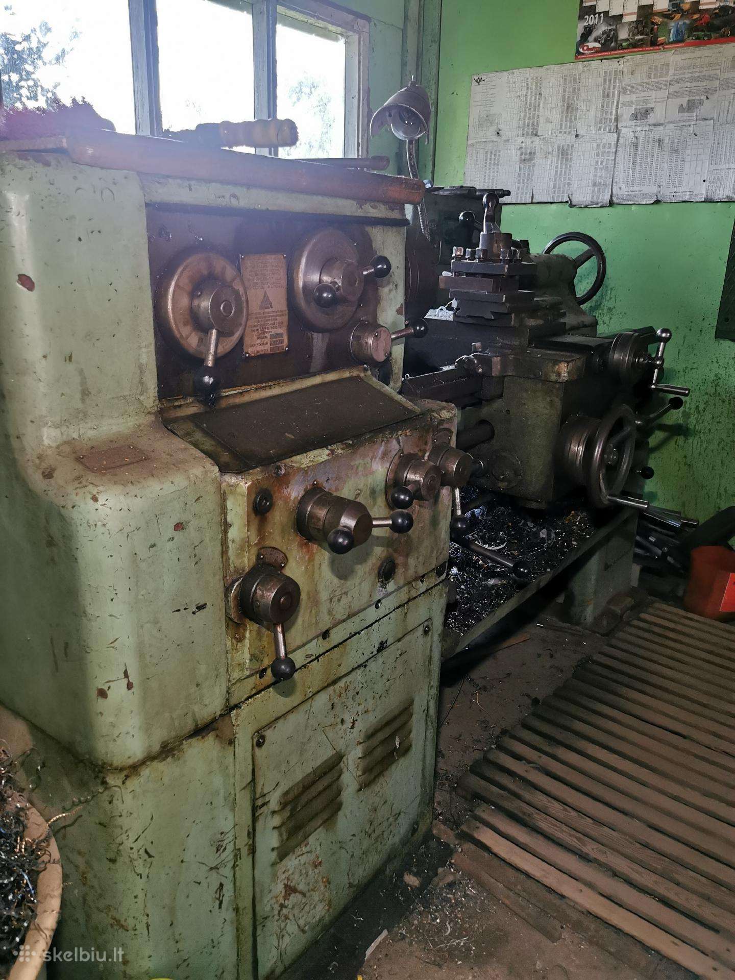 Metalo tekinimo staklės 1b61