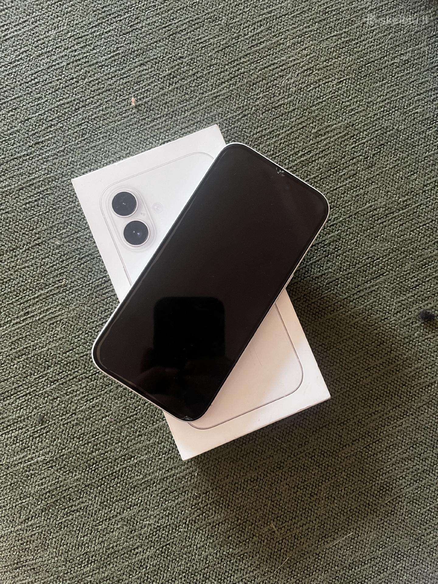 iPhone 16