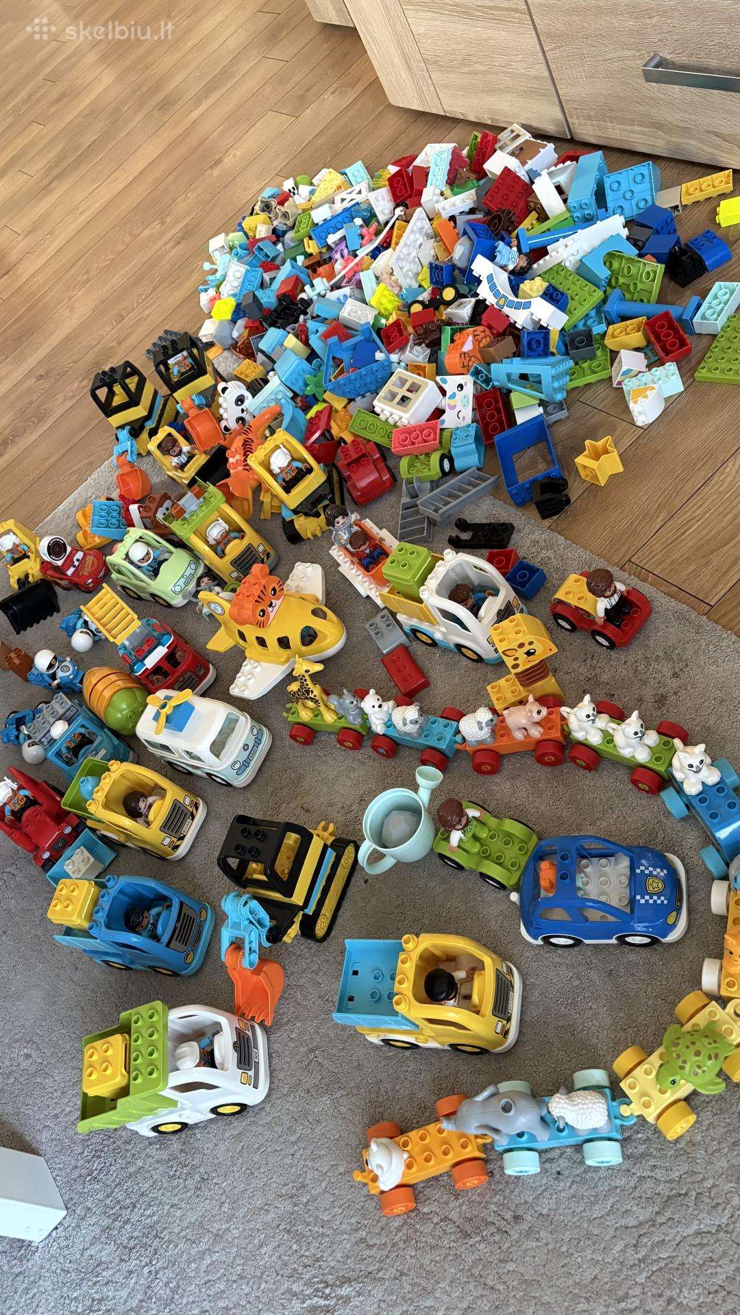 Daug Lego Duplo tvarkingų kaladelių