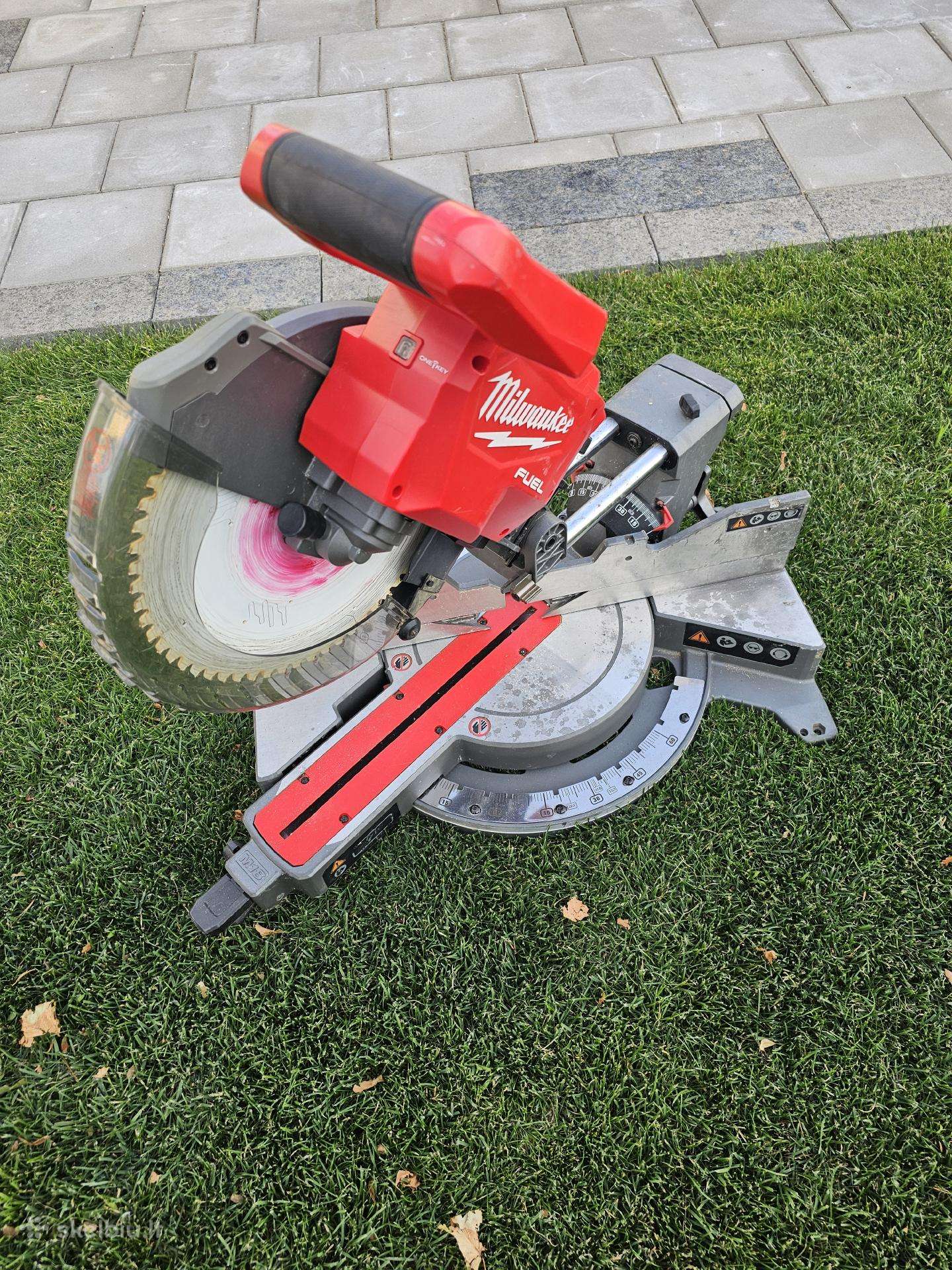 Skersinio Pjovimo staklės Milwaukee m18 fms305
