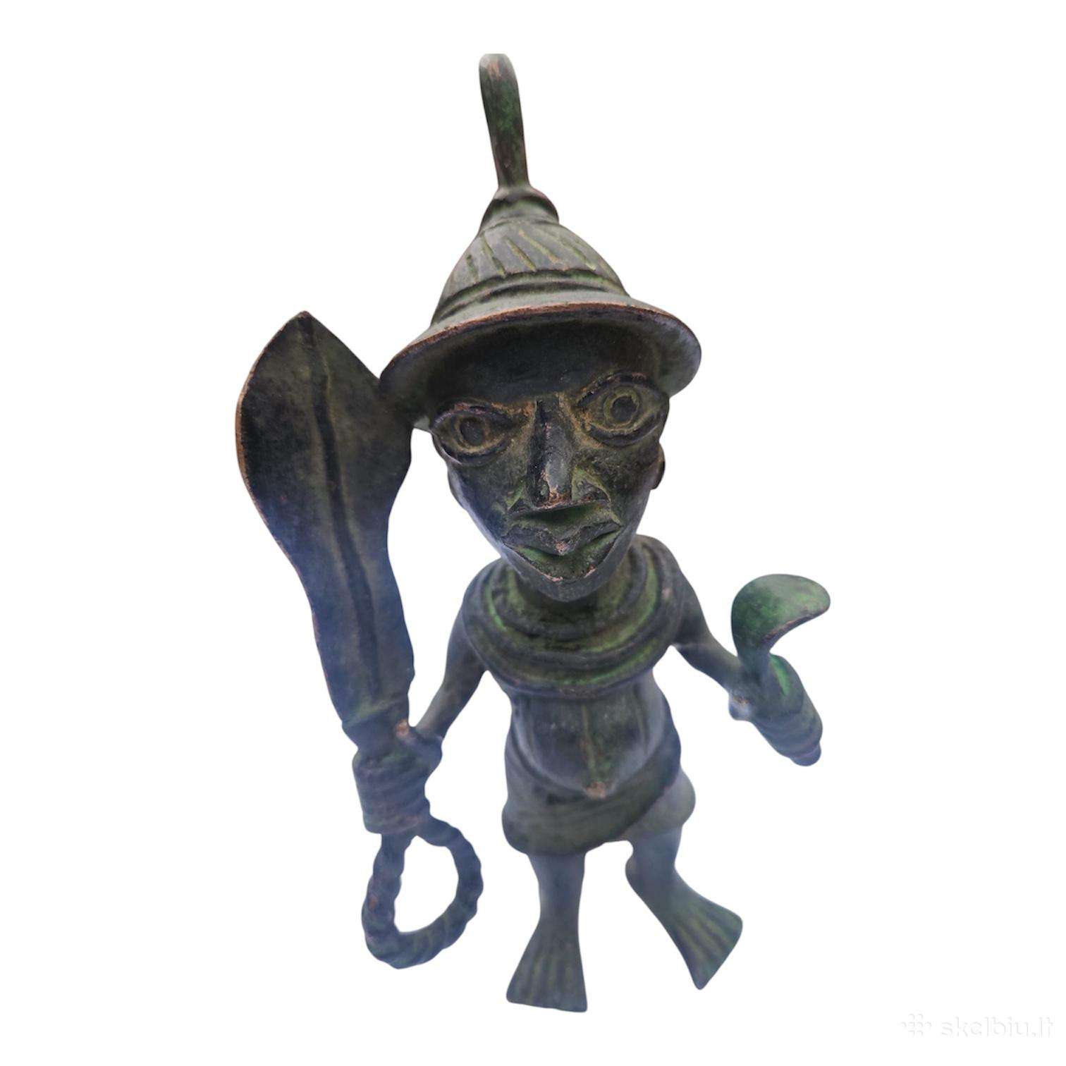 Benin bronze statue